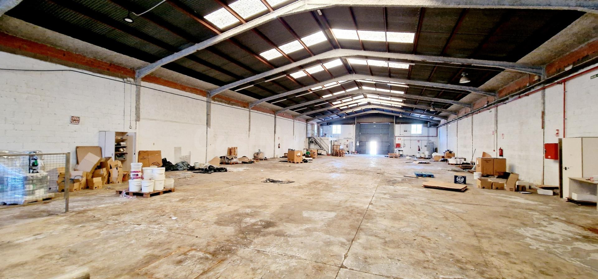 Venta de Nave Industrial de 855 m2 – Polígono Activo y Bien Conectado