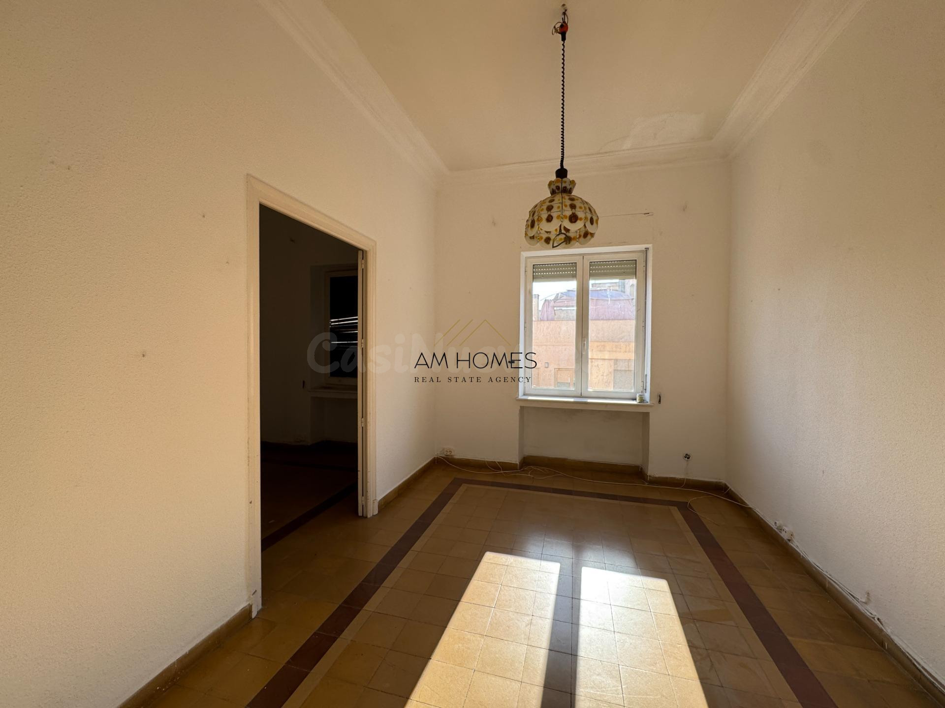 Exclusiva vivienda en el corazón de Alicante con techos alto - foto 2
