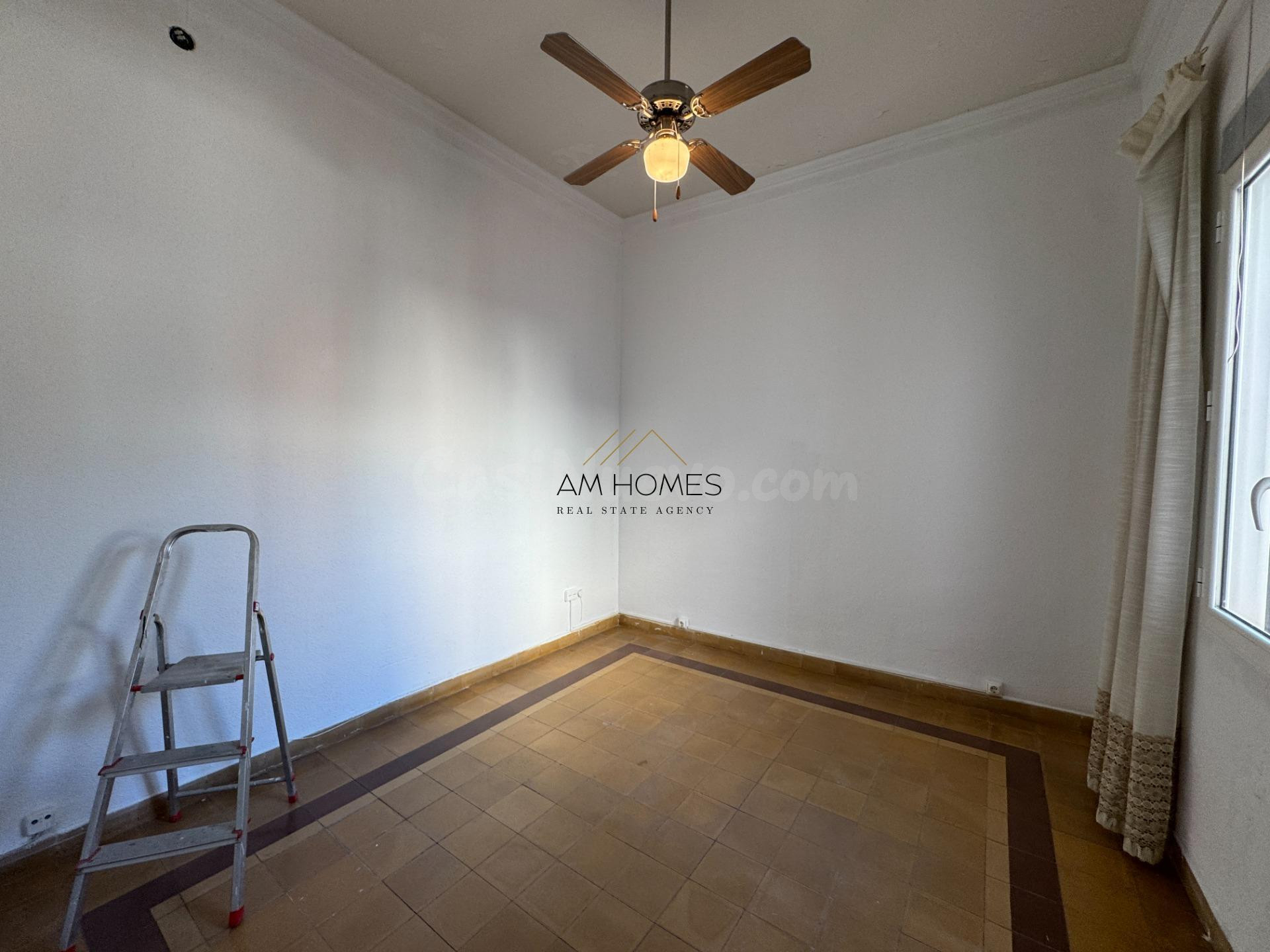 Exclusiva vivienda en el corazón de Alicante con techos alto - foto 3
