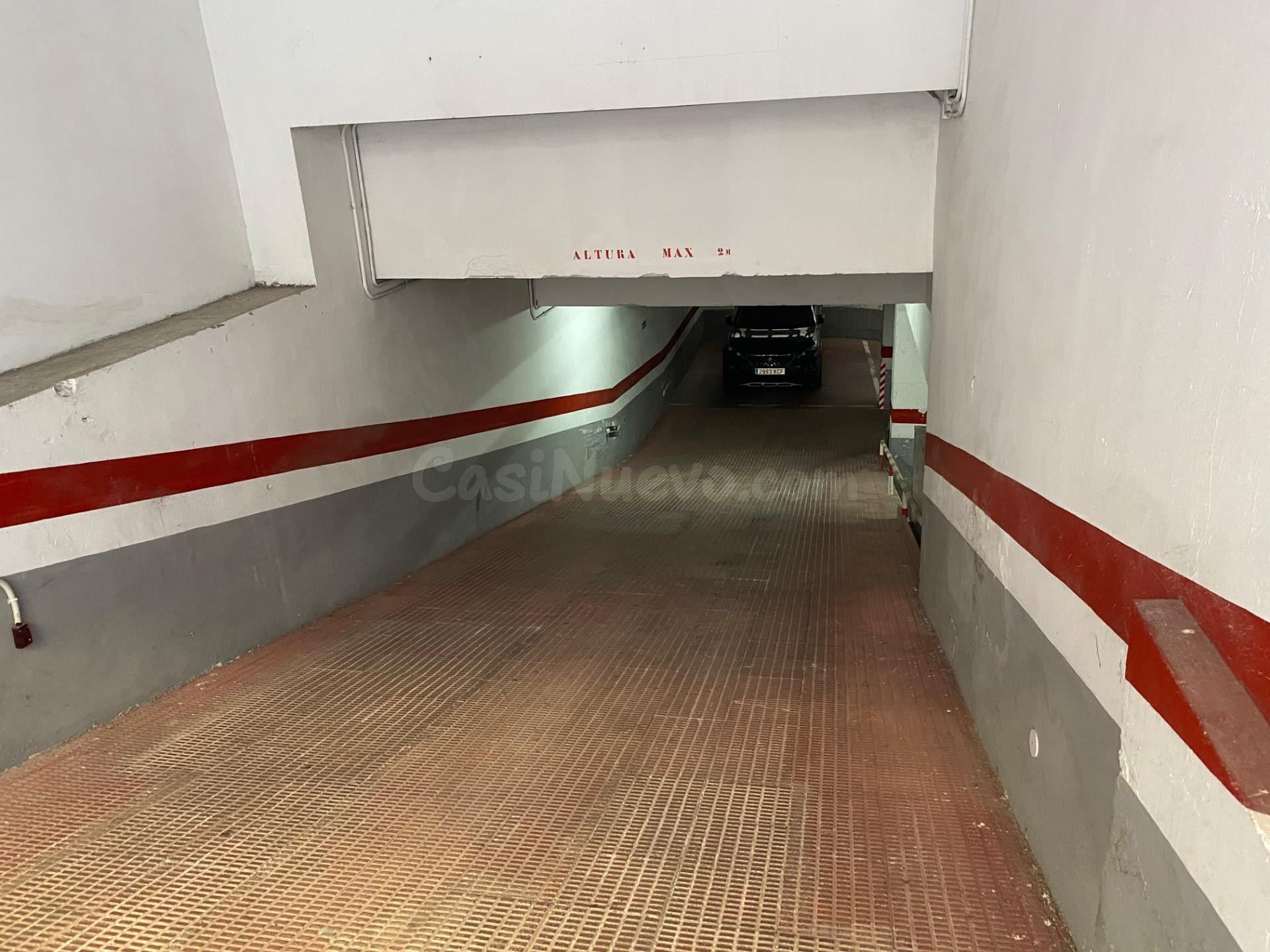 DOS plazas de parking en GARAJE CERVANTES MAS DOS TRASTEROS amplios