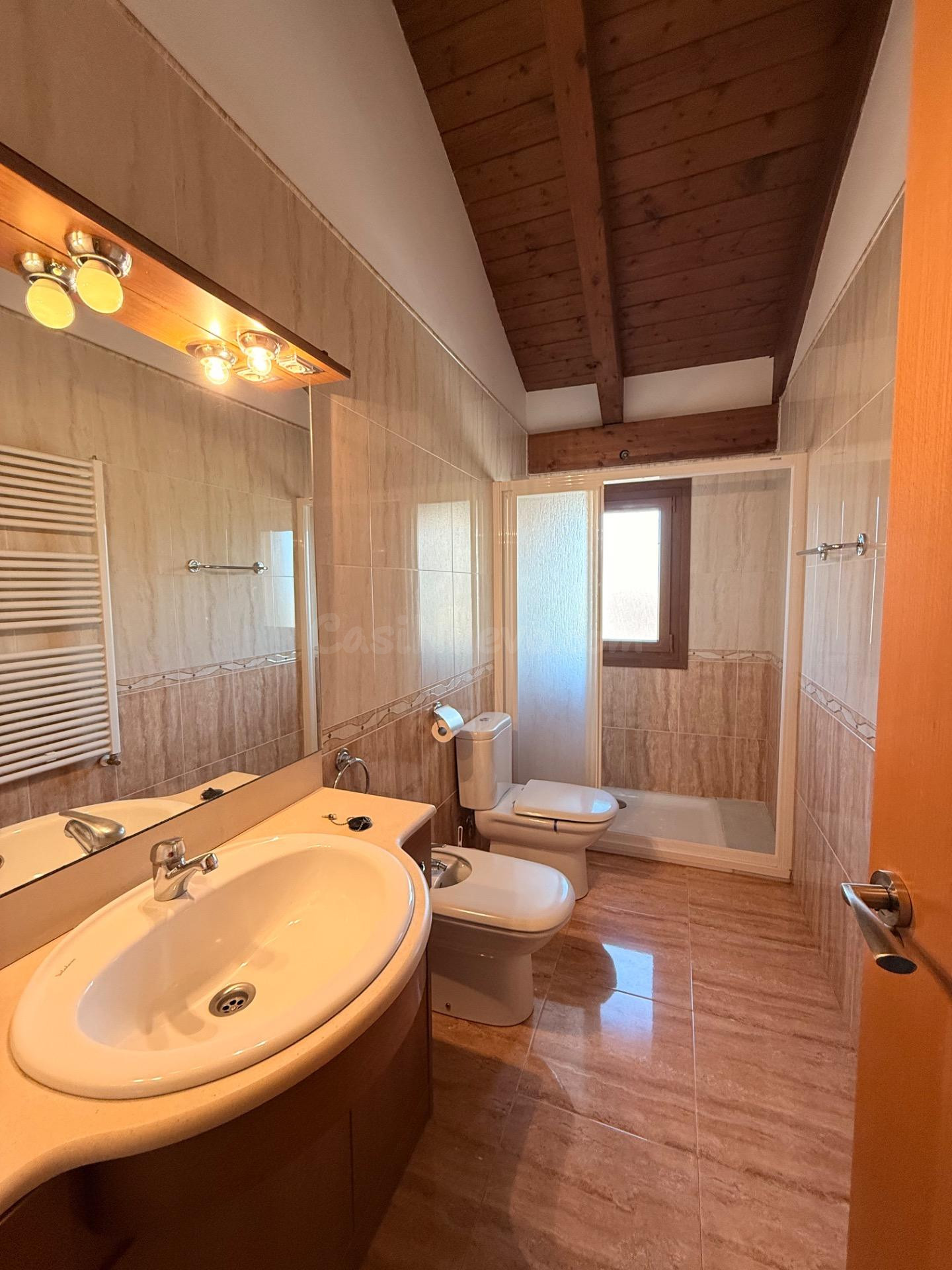 VENTA DE APARTAMENTOS TURÍSTICOS REFORMADOS EN ADAHUESCA - foto 5