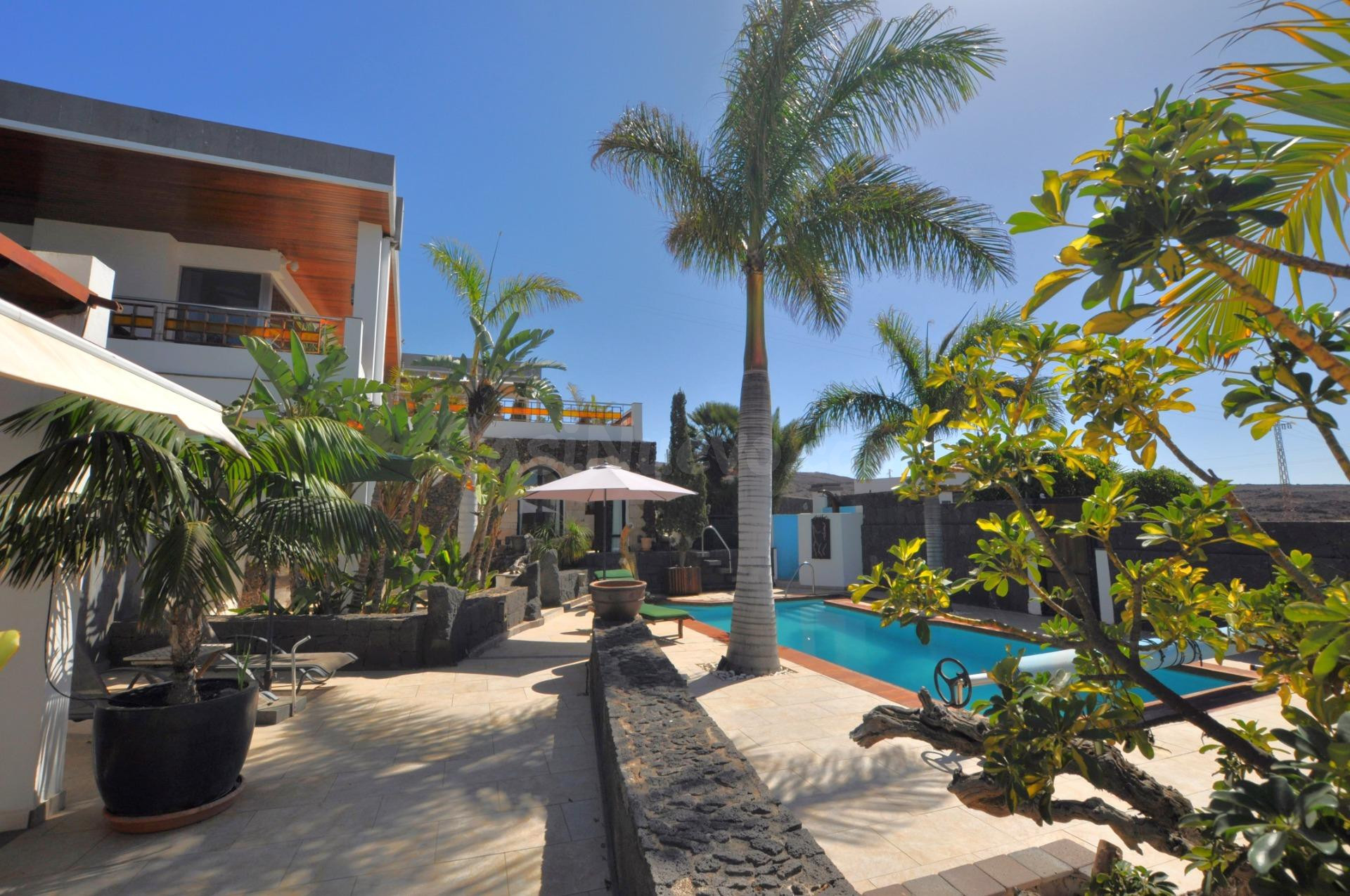 VILLA DE LUJO CON VISTAS AL MAR, PISCINA Y DOS APARTAMENTOS INDEPENDIENTES