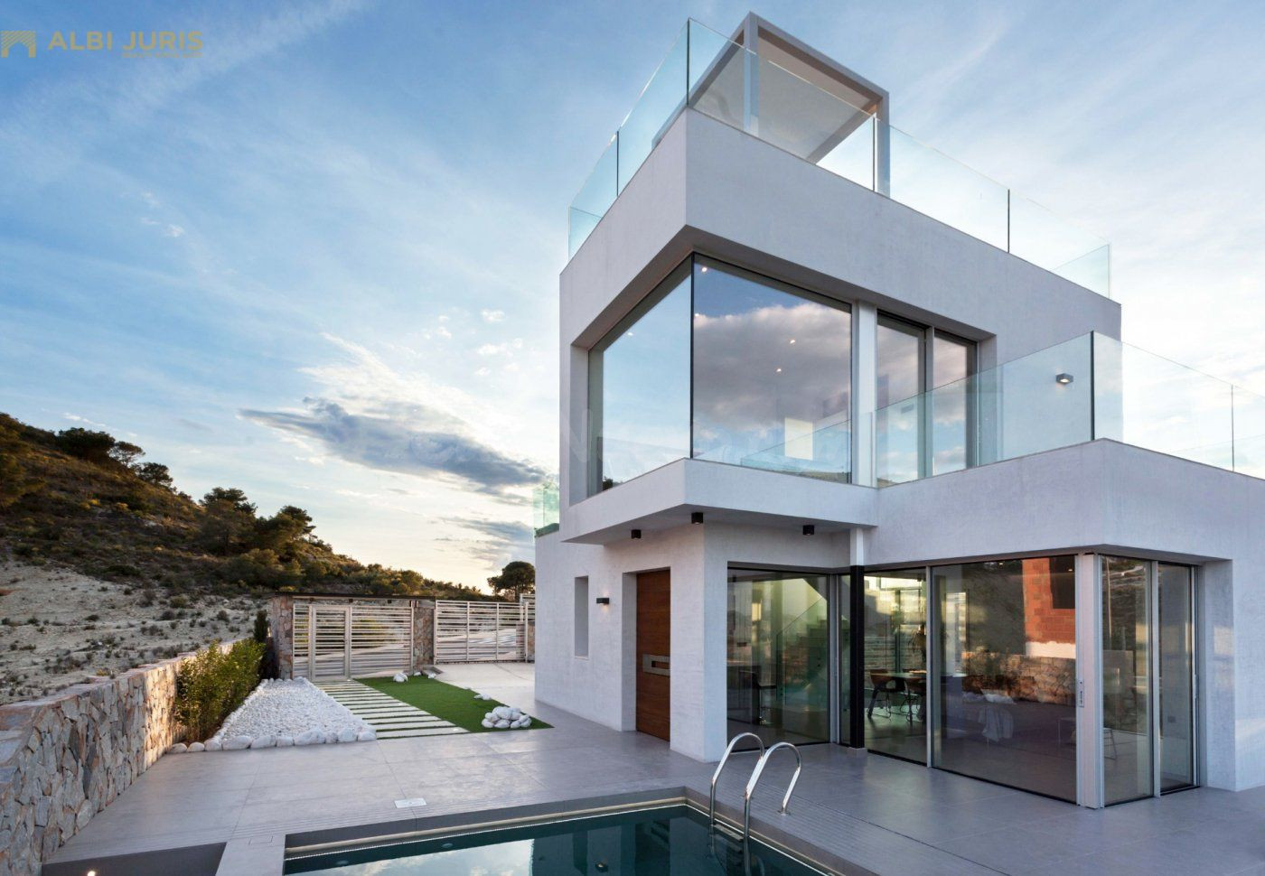 Villa moderna de lujo con vistas al mar