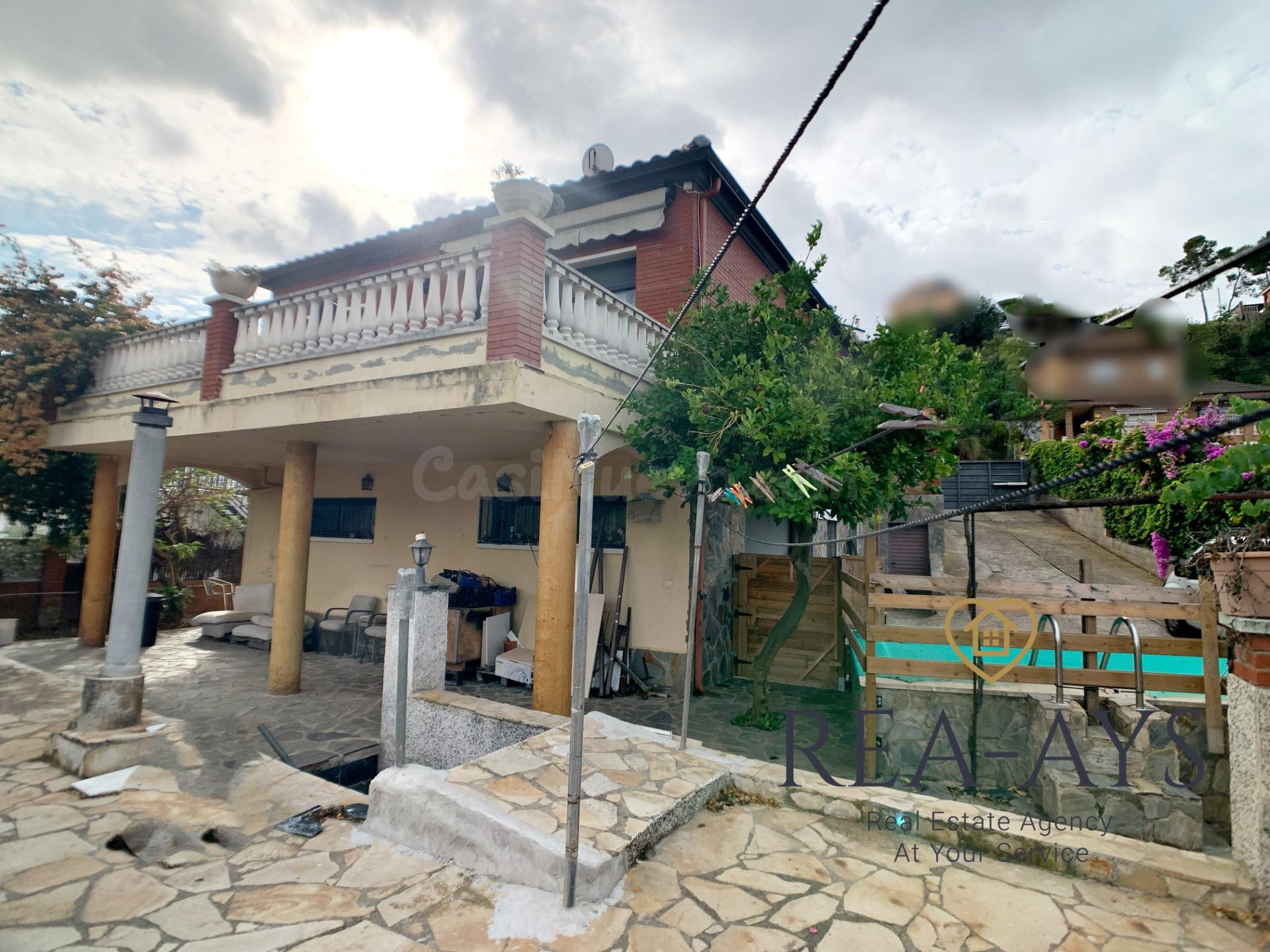 CHALET CON POSIBILIDAD DOS VIVIENDAS EN UNA - VALLIRANA