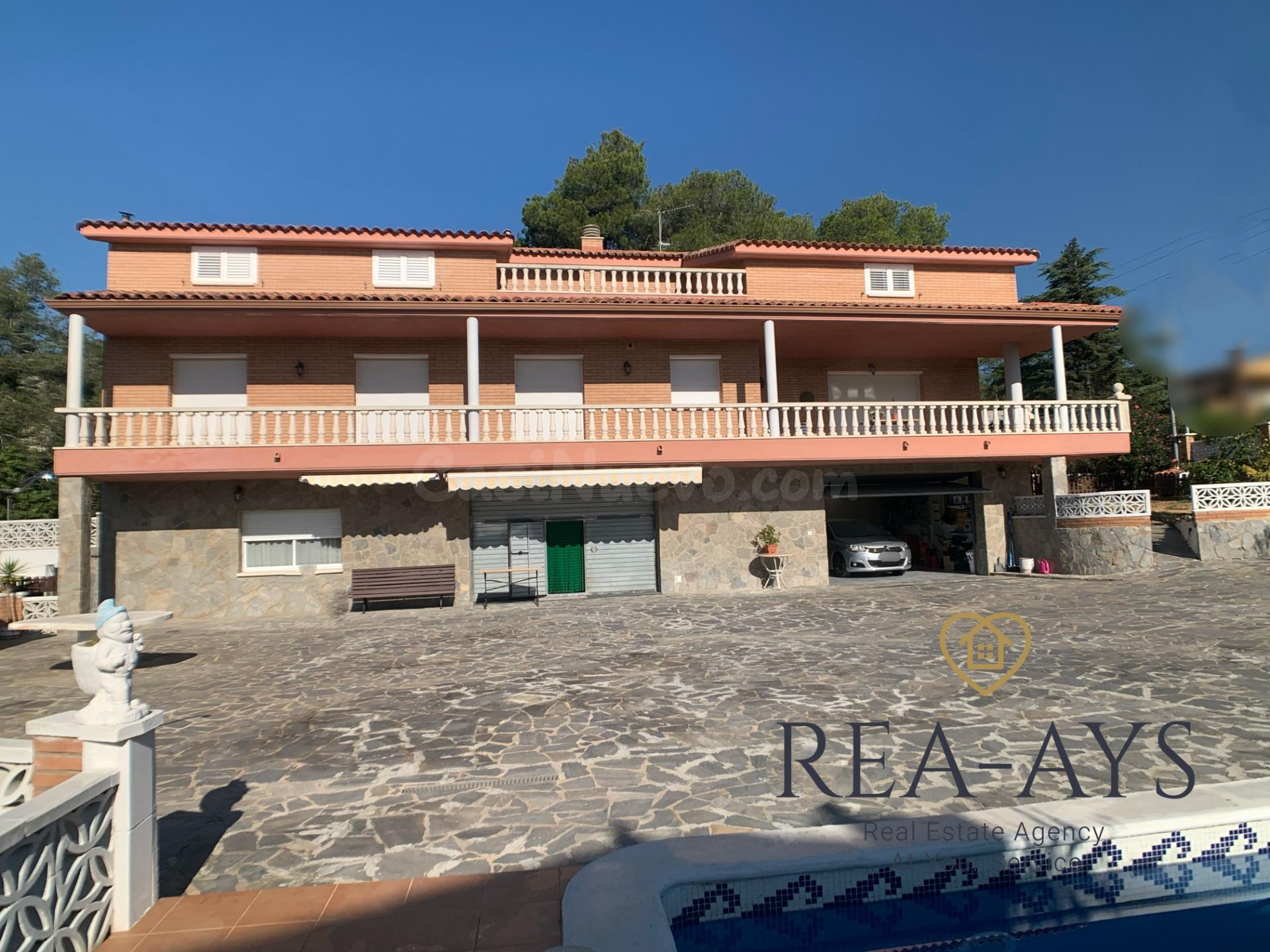 CASA AMPLIA - PARCELA PLANA - PISCINA - foto 2