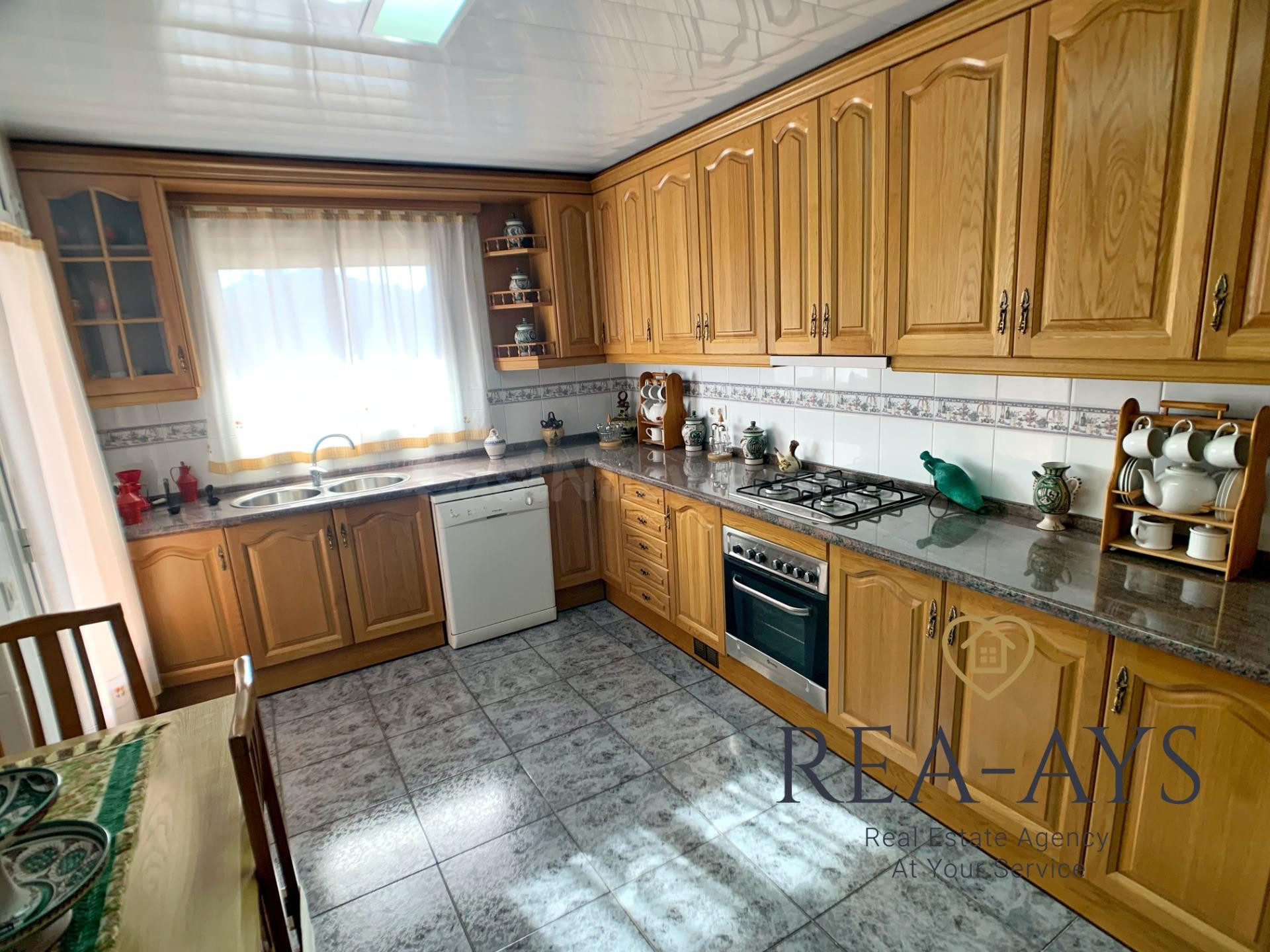 CASA AMPLIA - PARCELA PLANA - PISCINA - foto 4