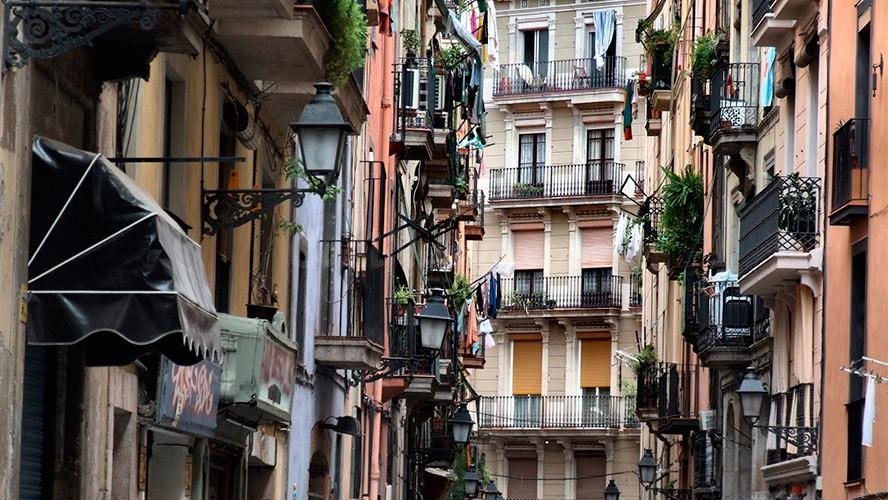 Piso Reformado en Venta en Barcelona con Contrato de Alquiler Vigente