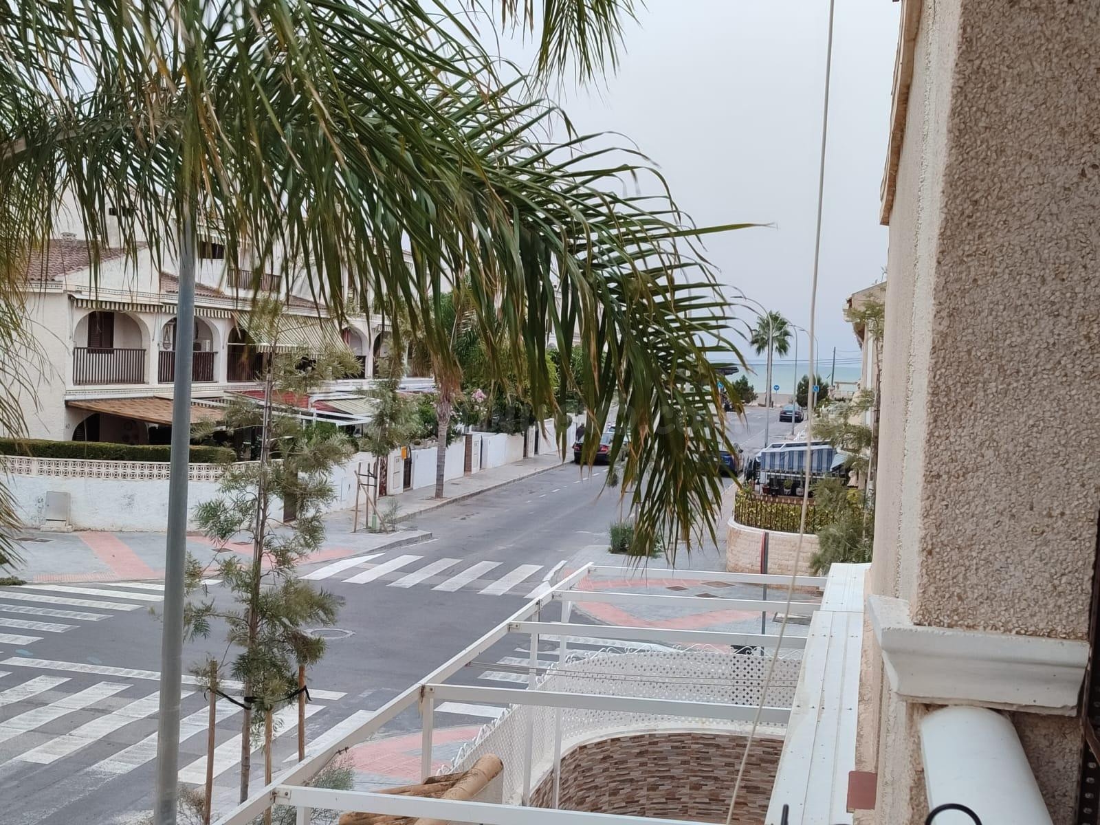 🏖️ Bungalow mediterráneo de 3 plantas con buhardilla a 500 m de la Playa Tamarit