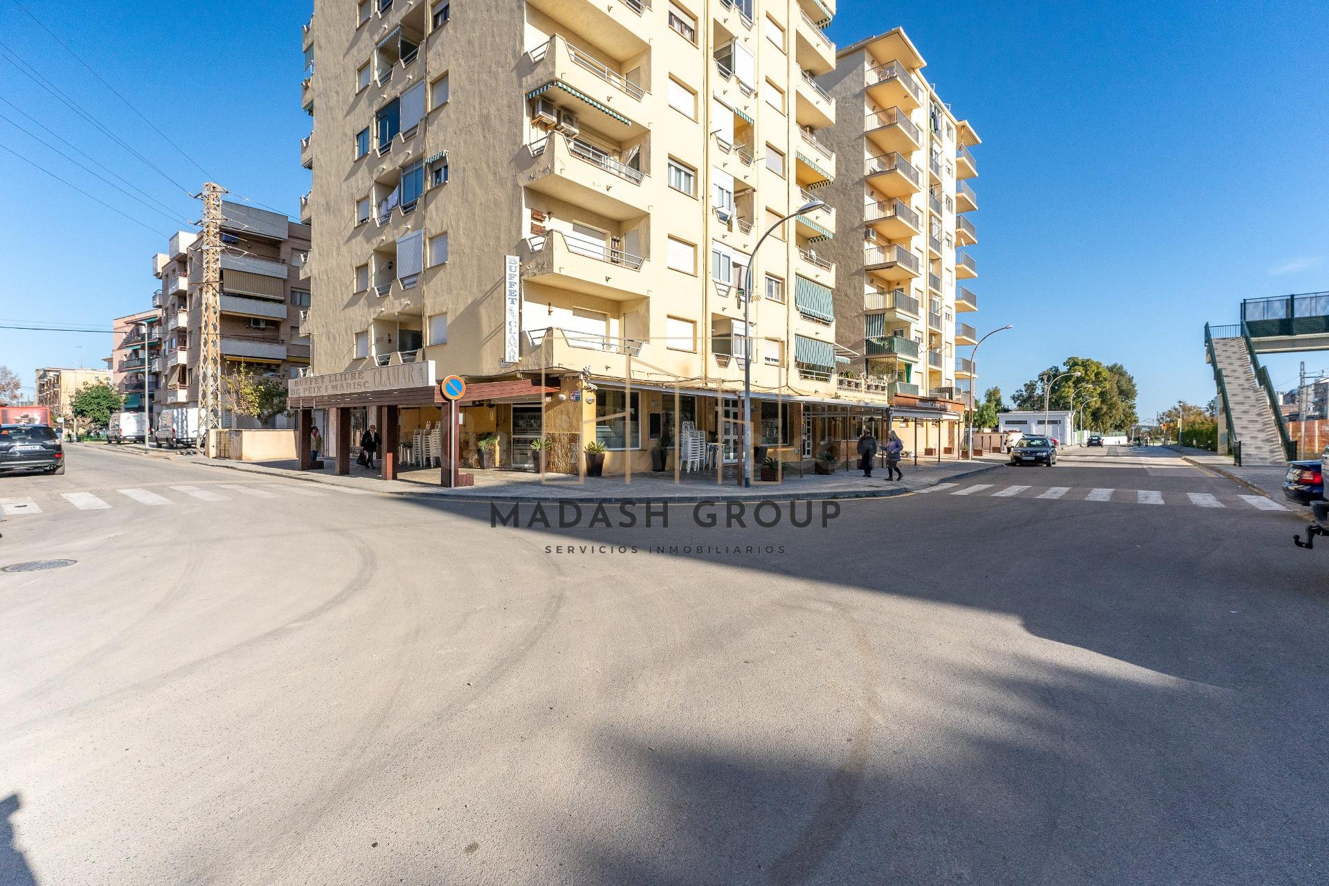 Restaurante con Capacidad para 200 Comensales en el Centro de Torredembarra – Ubicación y Comodidade