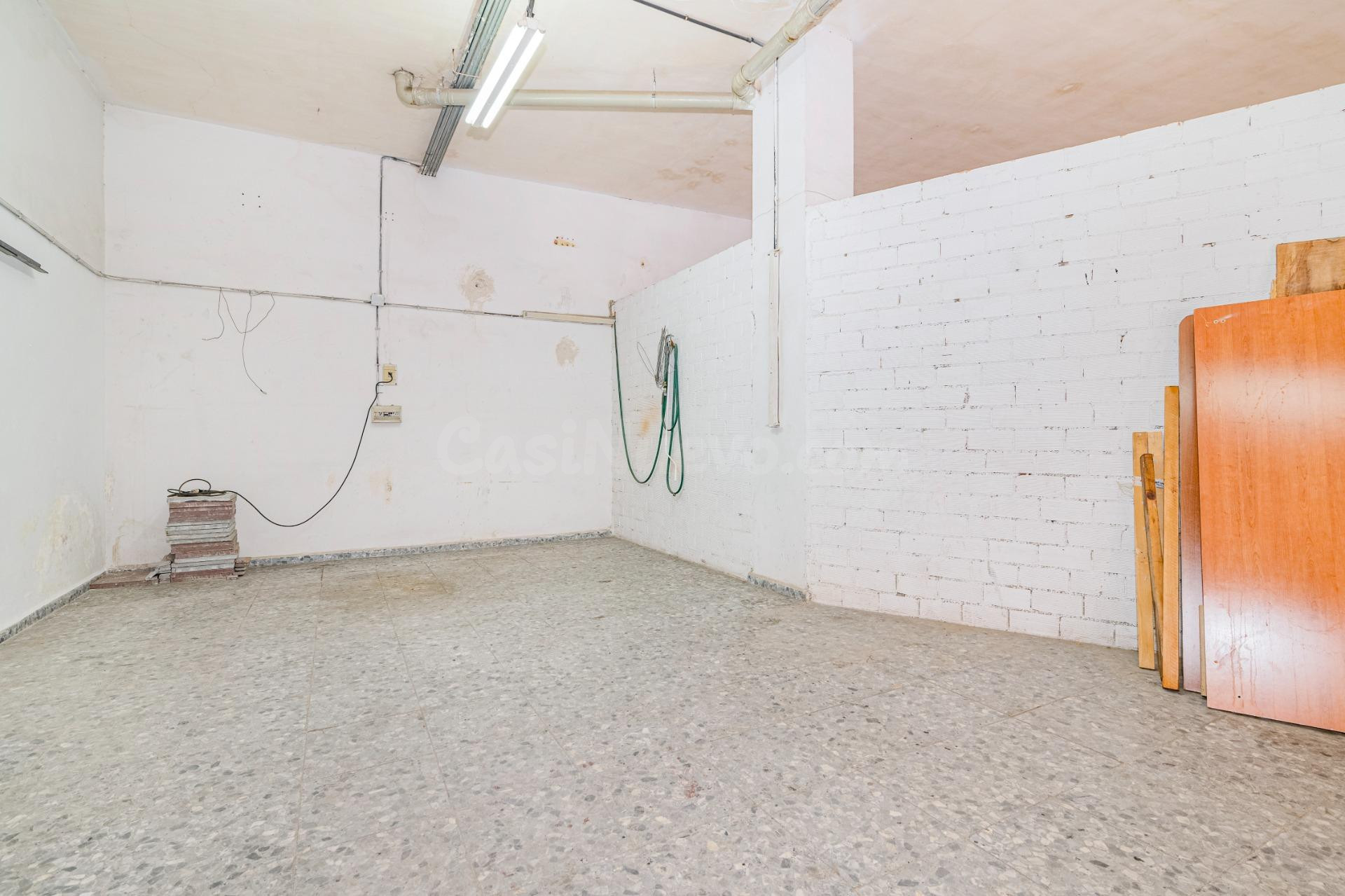 🌟 *¡Oportunidad Única  Local en Venta en  zona Hipercor, Granada 109m !* 🌟