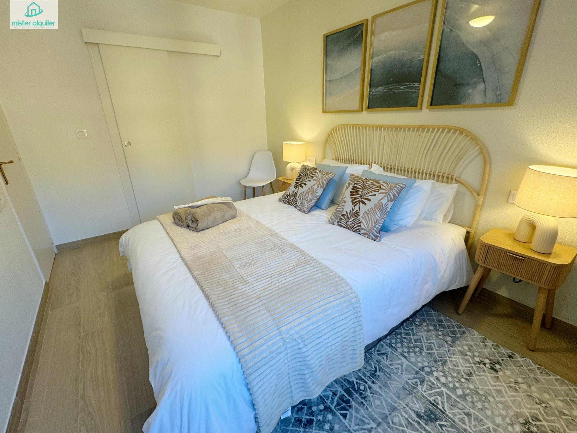 VIVIENDA MODERNA EN EL CAMPELLO, A UN PASO DEL PUERTO Y LA PLAYA, EN URBANIZACIÓN CON PISCINA Y TENIS