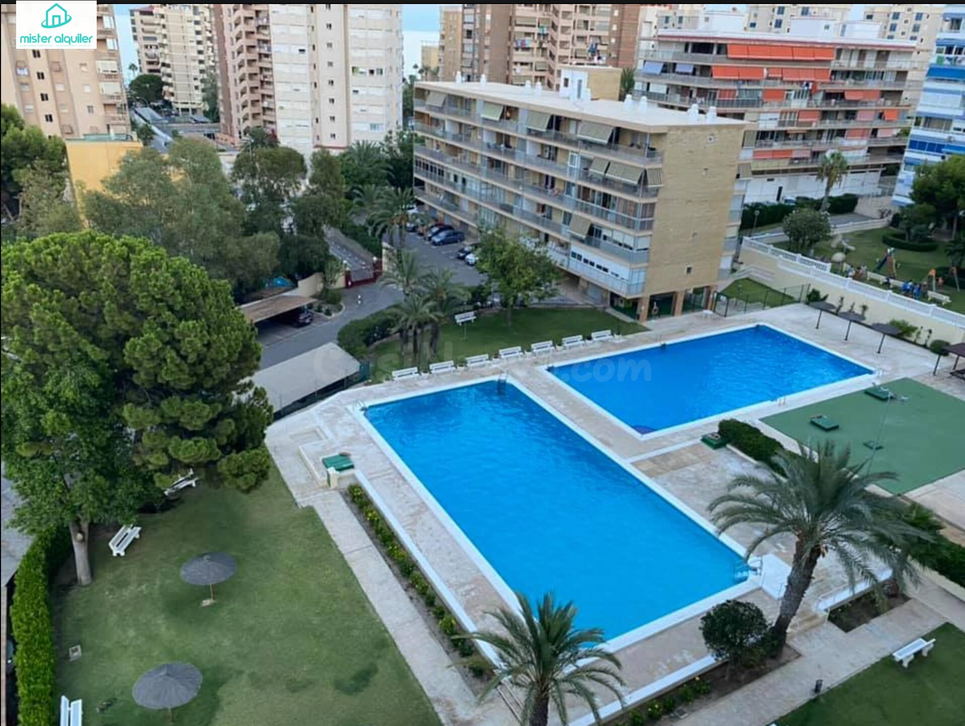 ELEGANCIA MEDITERRÁNEA A POCOS METROS DE LA ARENA DORADA