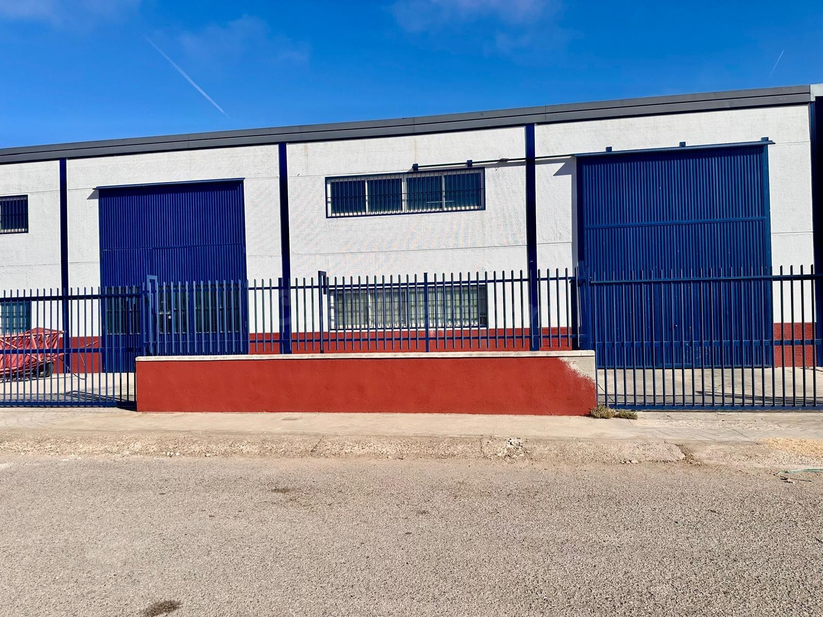 A. Amplia Nave Industrial en Fuente Obejuna - Ideal para Inv