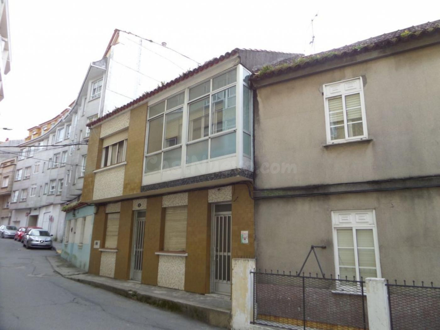 Casa con finca en el centro de Cangas