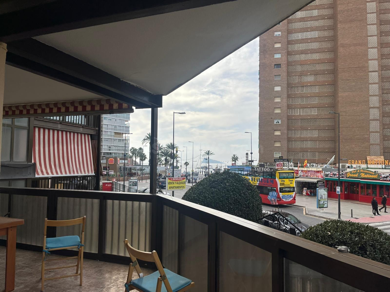 Amplio apartamento con vistas al mar a solo 100 metros de la playa