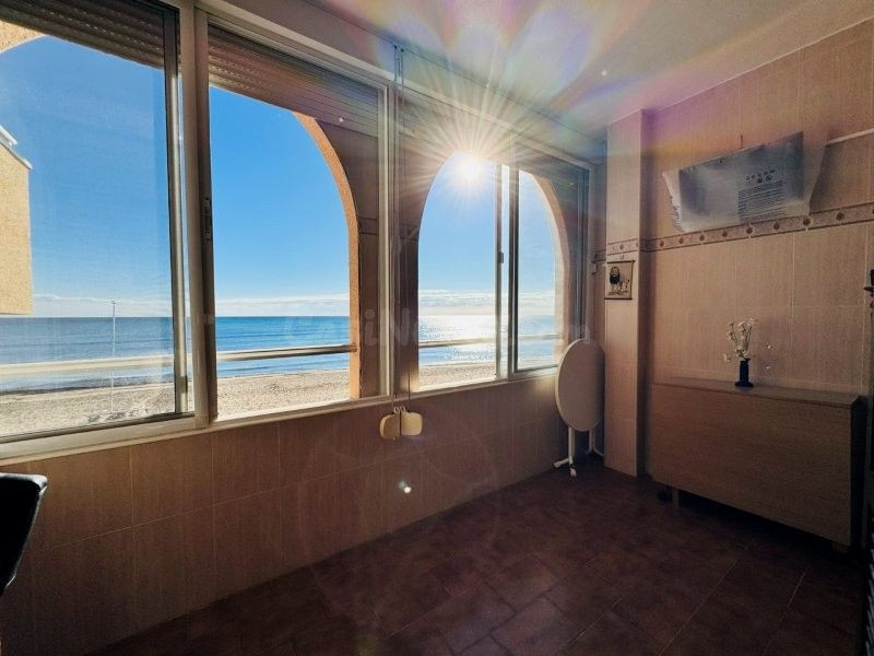Primera linea de la playa apartamento con garaje