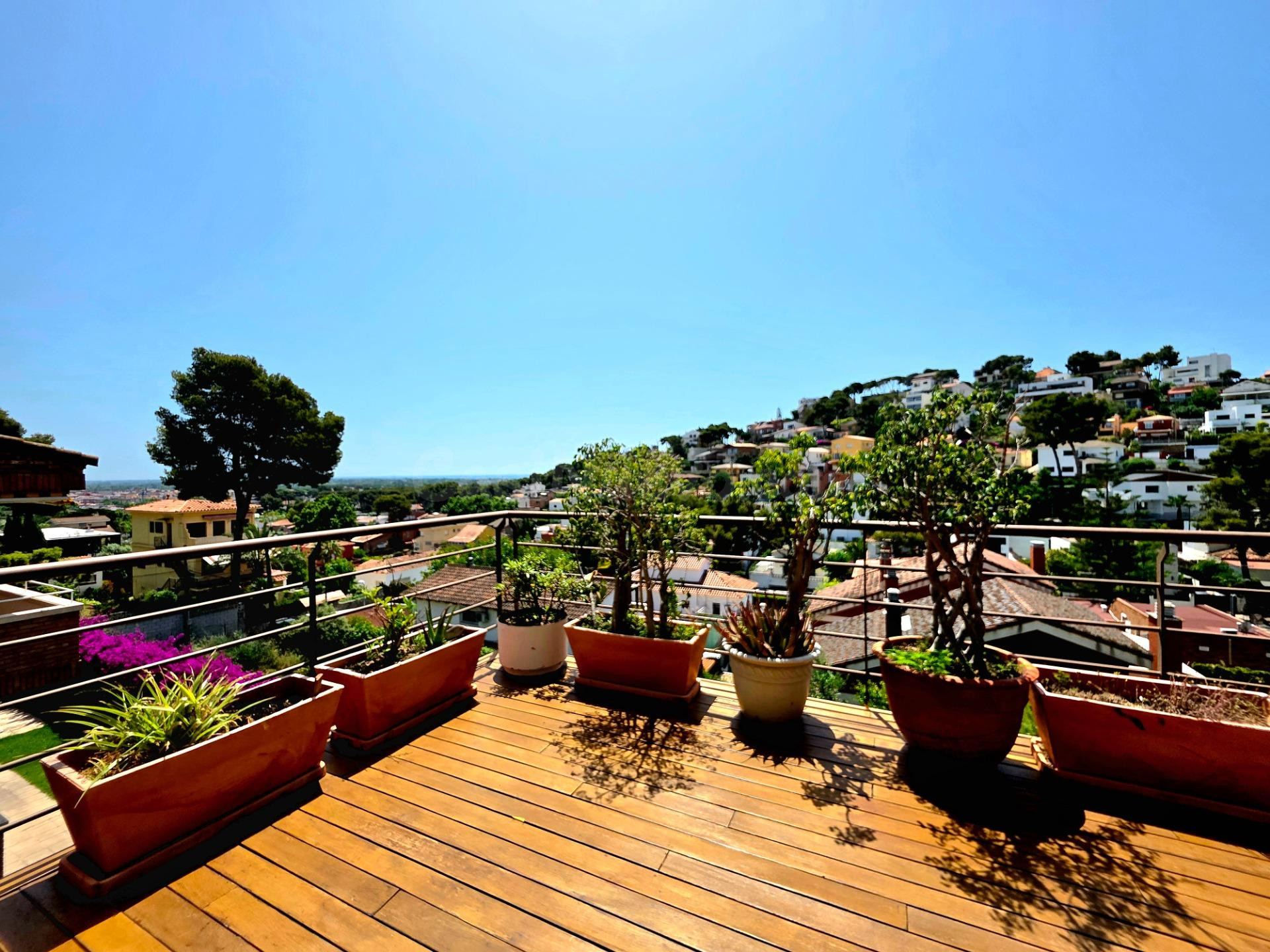 Preciosa casa de diseño coon vistas mar y montaña en Montemar cerca del centro