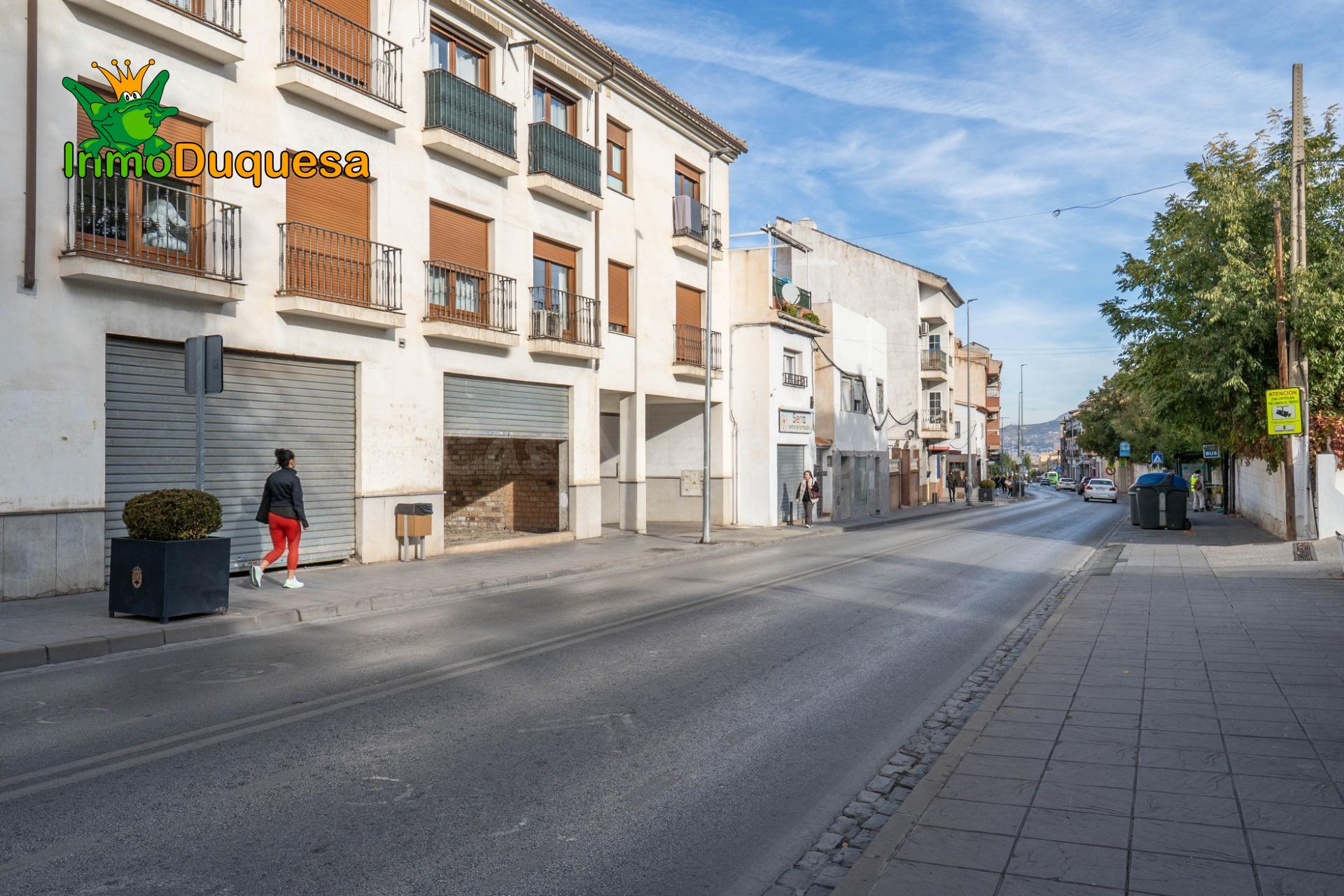 Local Comercial. En la misma Calle Principal de Ogíjares.