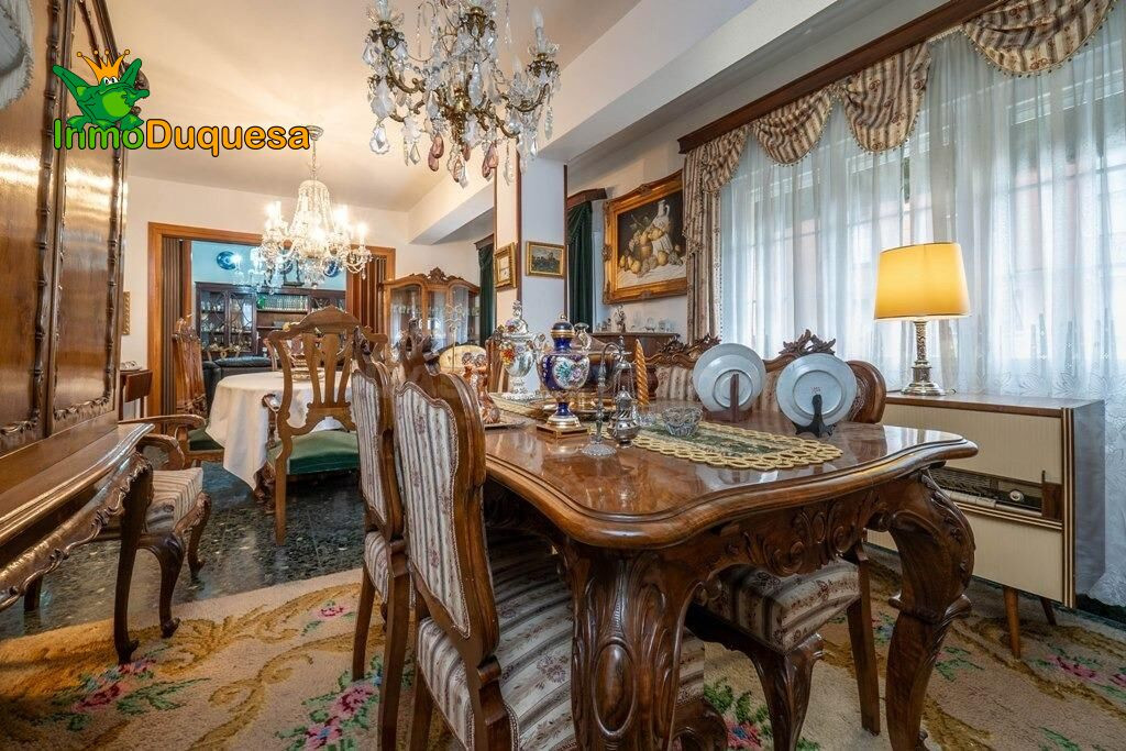 Piso junto plaza Socrates. con 4 Dorm. (Y aparcamiento opcional).