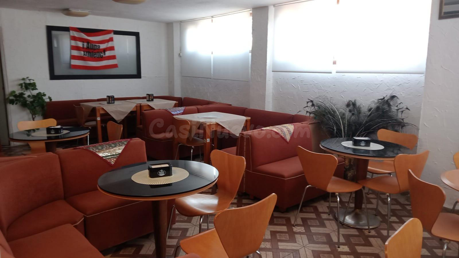 SE VENDE BAR EN ACTIVO CON LICENCIA ACTIVIDAD INCLUIDO LOCAL EN PETRER