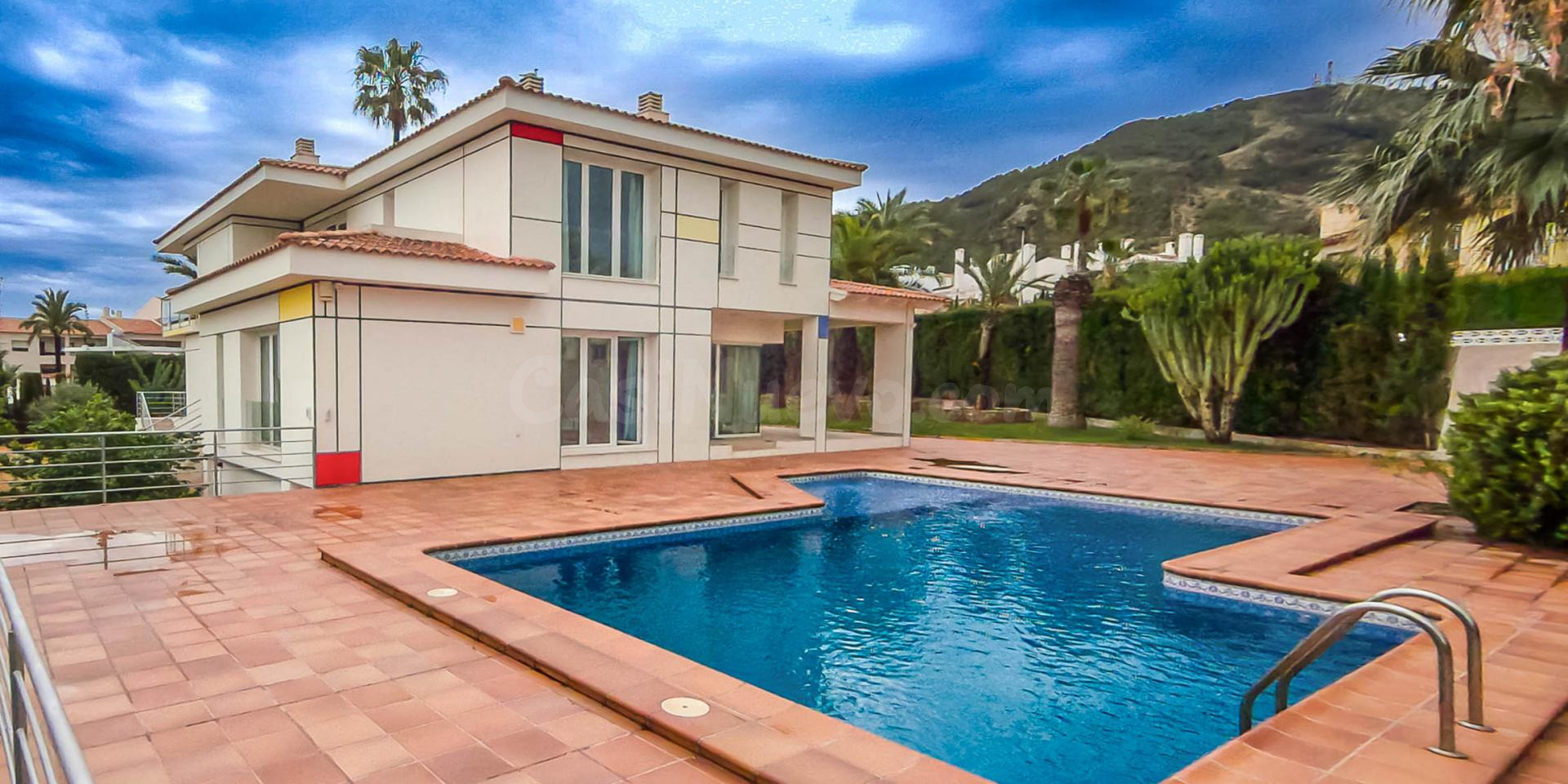 * Villa cerca de la playa del Albir