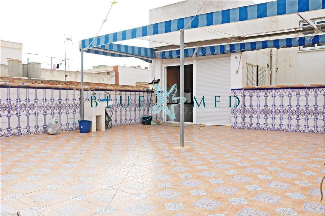 PISO CON AMPLIA TERRAZA EN SEGUNDA LÍNEA DEL PASEO MARÍTIMO