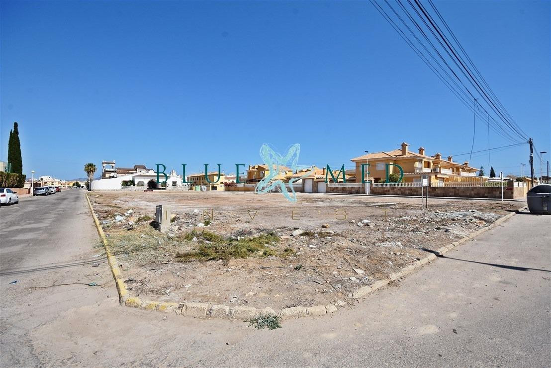 SOLAR URBANO EN LA ZONA DE BAHÍA