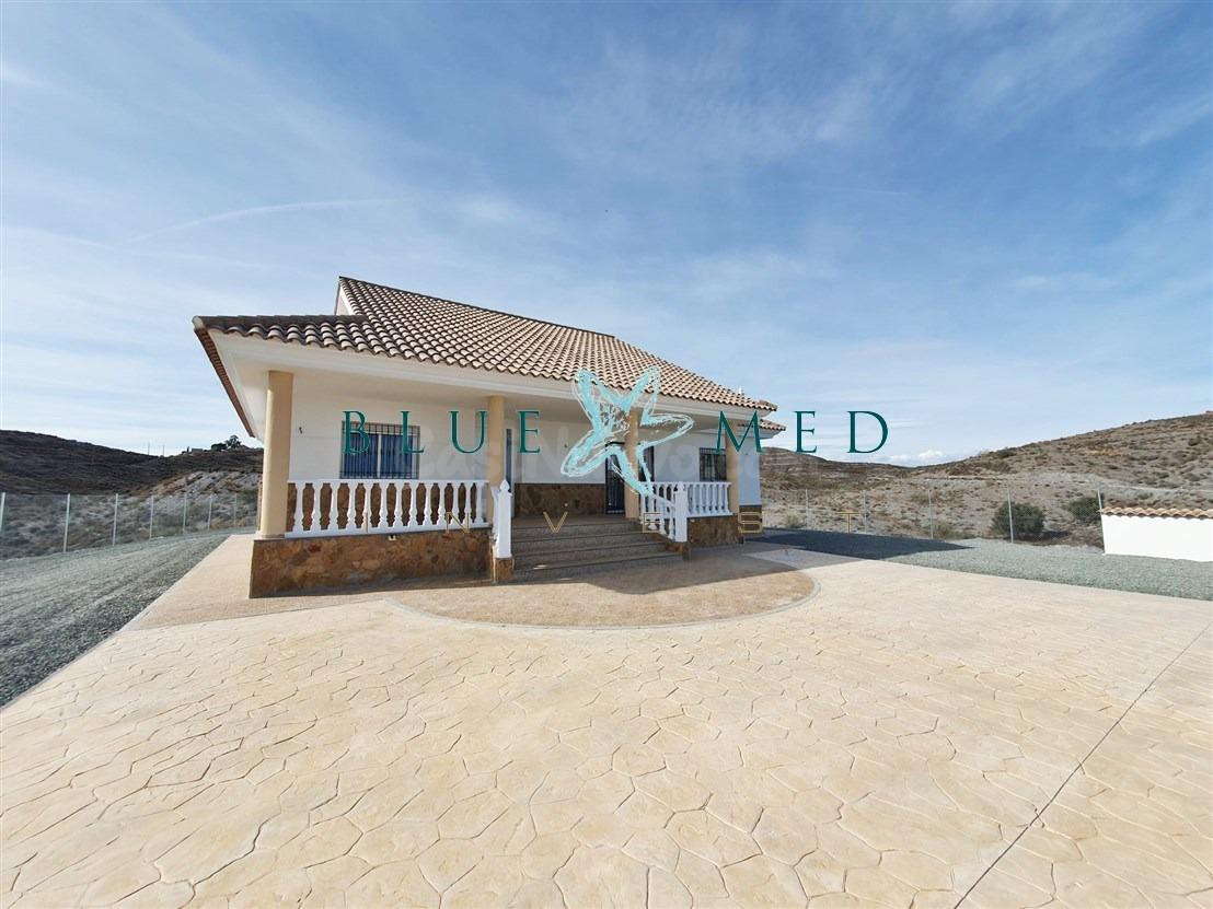 CHALET CON VISTAS A LA MONTAÑA MUY CERCA DE PUERTO LUMBRERAS