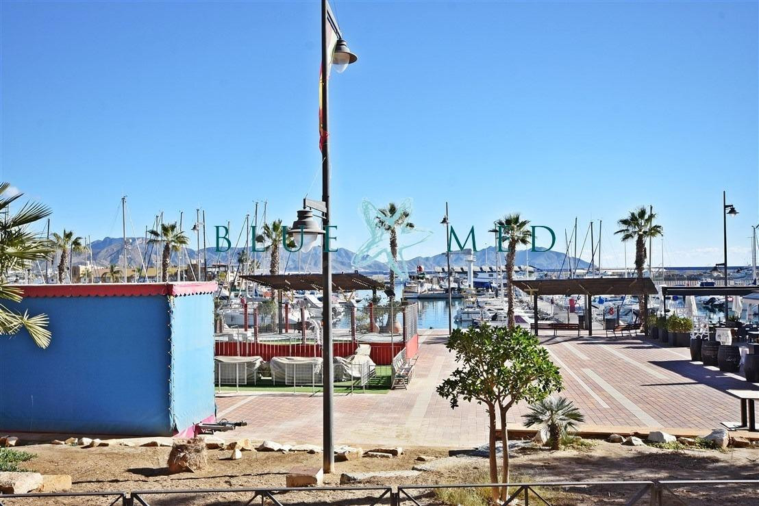 APARTAMENTO EN PLANTA BAJA EN 1ºLÍNEA DE EL PUERTO DEPORTIVO