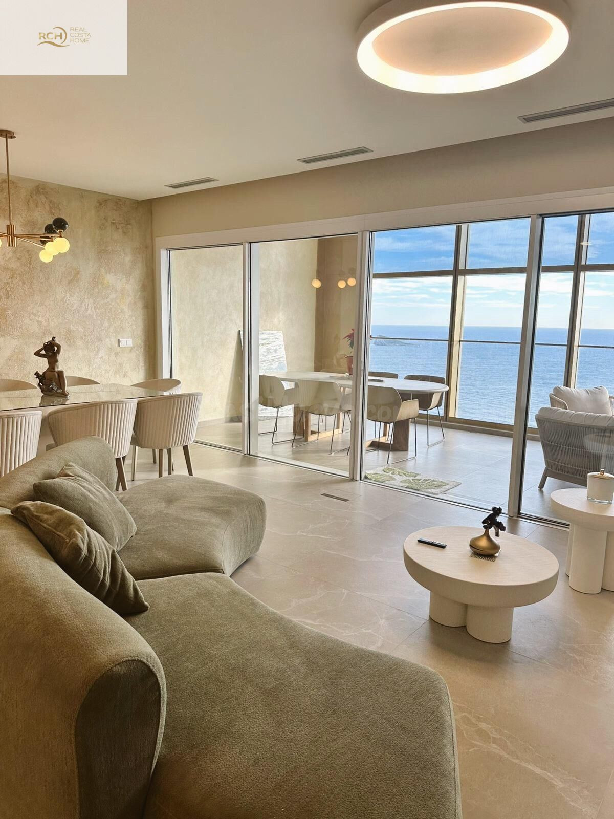 SE ALQUILA MARAVILLOSO PISO DE LUJO EN EDIFICIO INTEMPO EN BENIDORM
