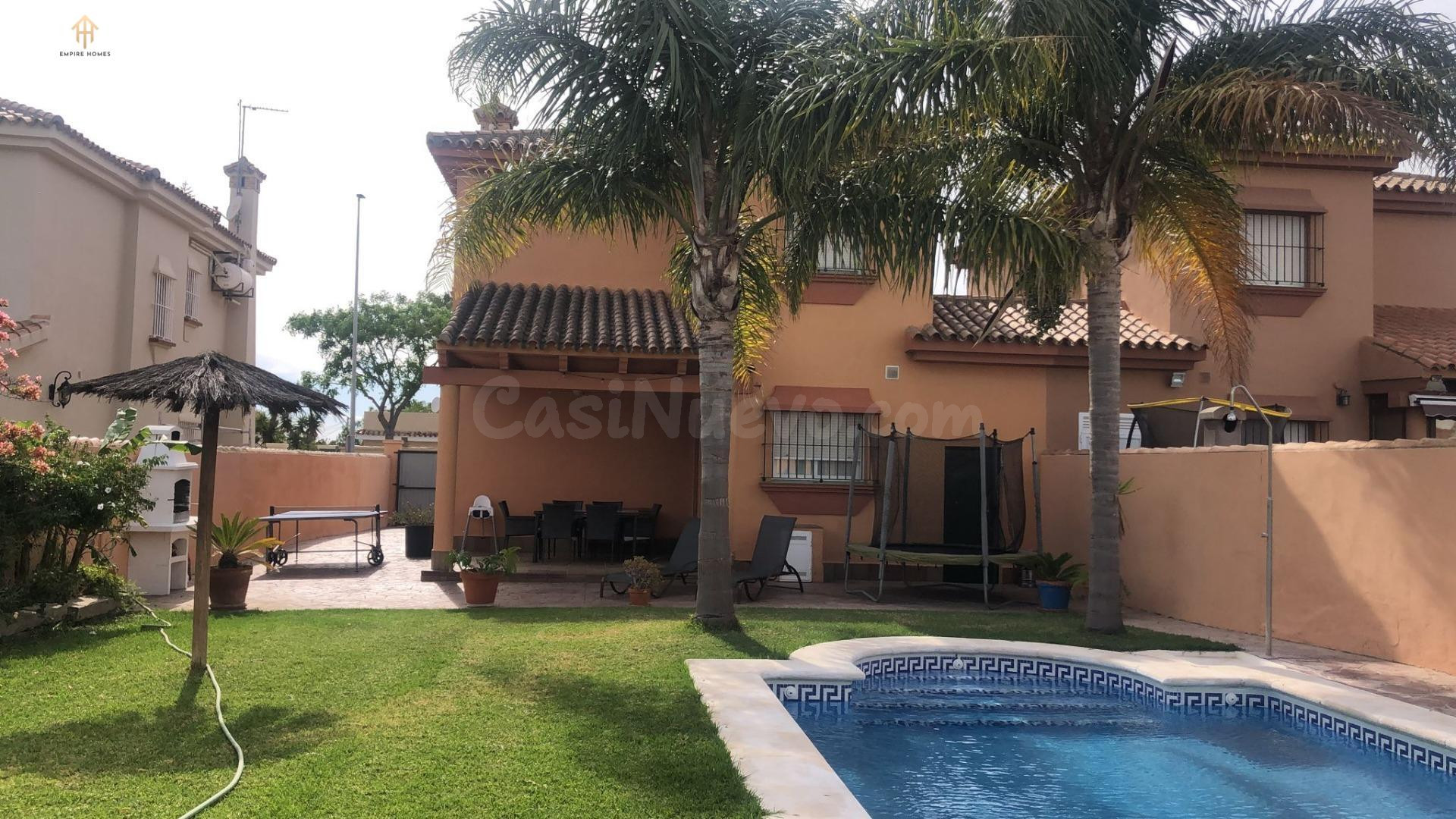 Se ALQUILA Villa en CHICLANA DE LA FRONTERA, zona LOS GALLOS