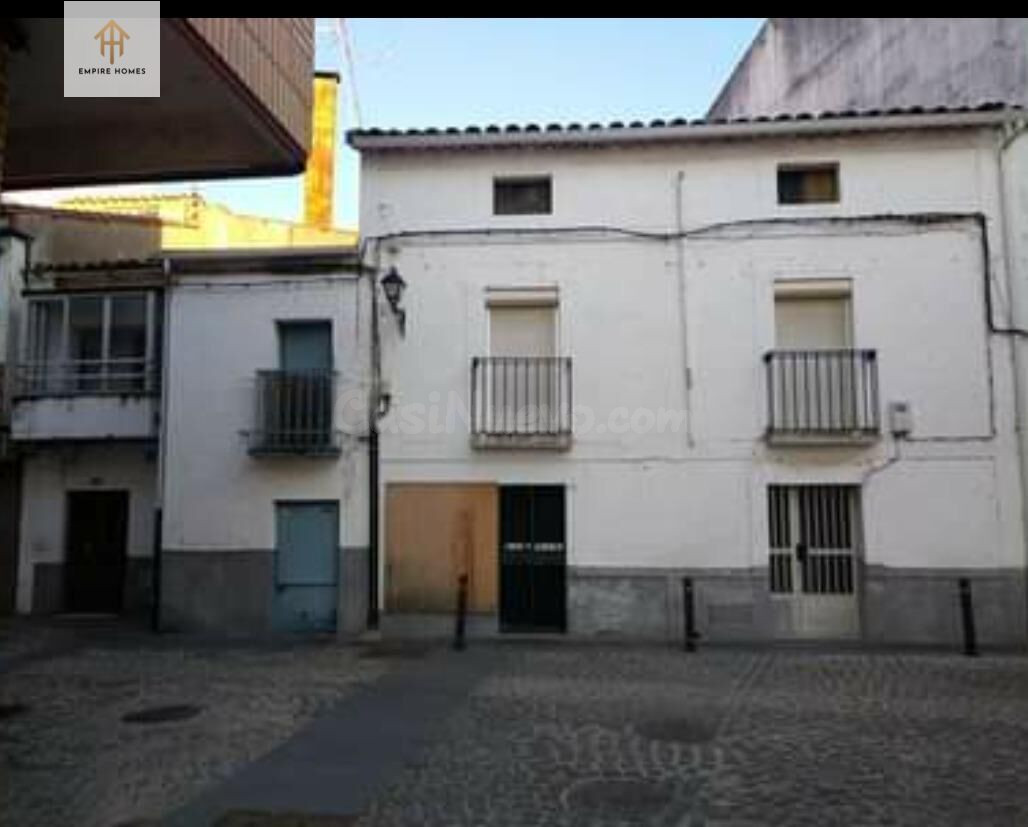 Se VENDE CASA en ZONA COMERCIAL DE MORALEJA