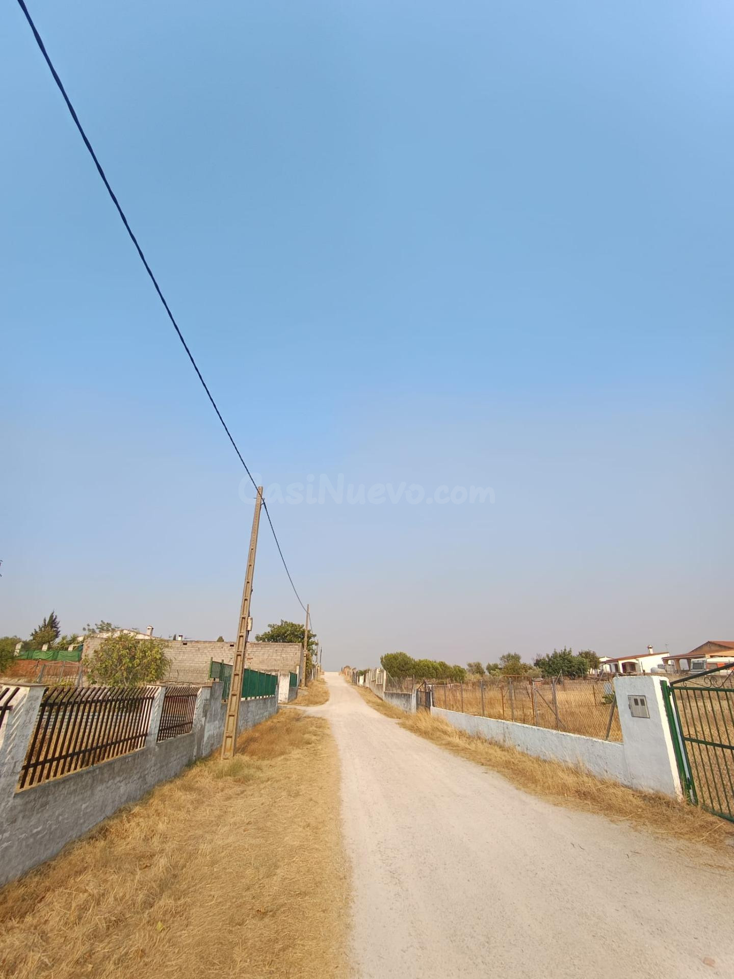 🌿 Terreno en venta a solo 5 minutos de Cáceres – 1.400 m2 de naturaleza y vistas impresionantes 🌄