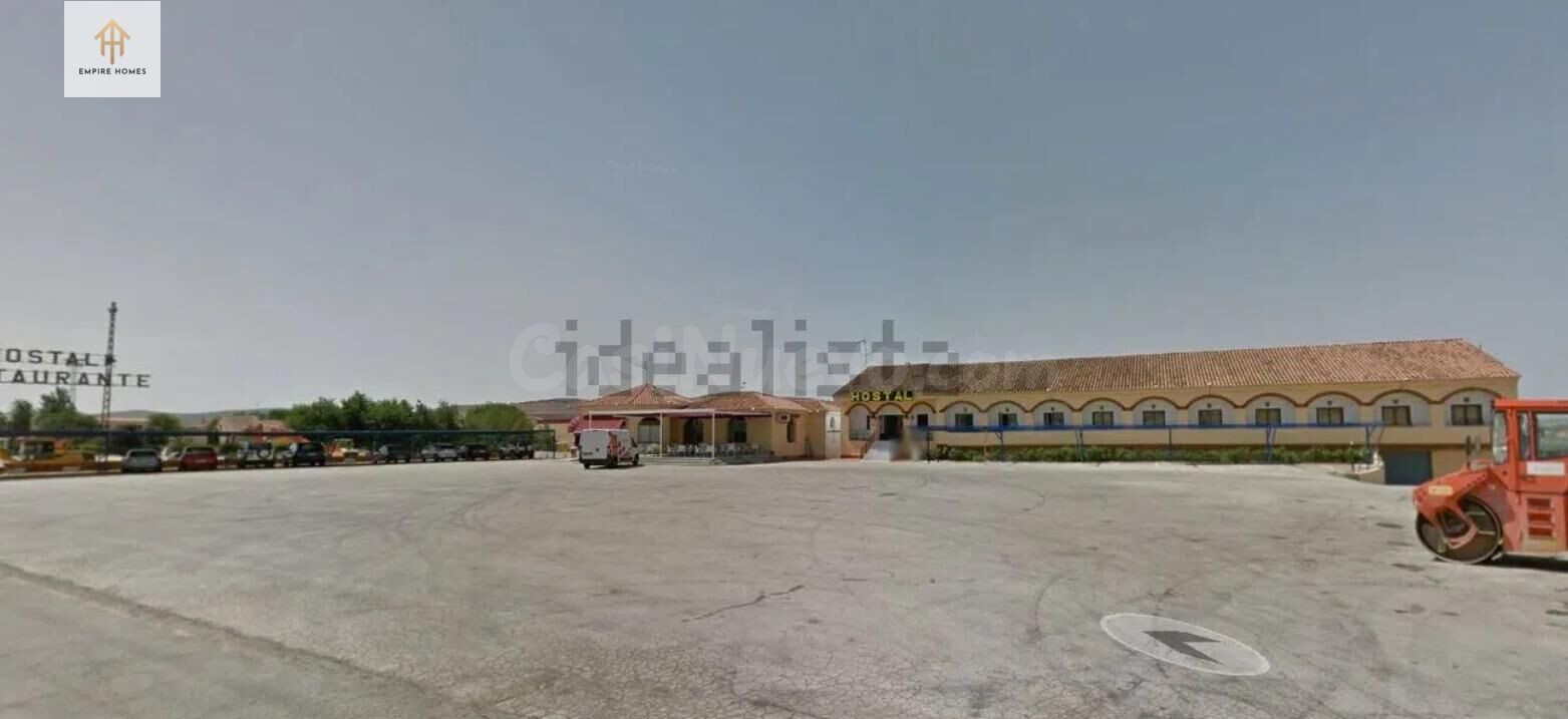 EMPIRE HOMES VENDE LOCAL + HOSTAL en zona SANTA CRUZ DE MUDELA (CIUDAD REAL)