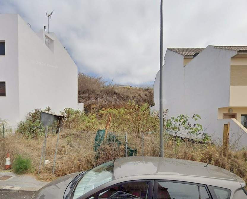 Parcela urbana de 261 m2 en La Orotava – Edificable hasta 365 m2, zona residencial consolidada