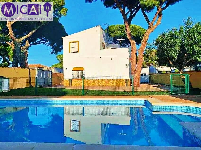 En venta, magnífico chalet en Chiclana. - foto 2