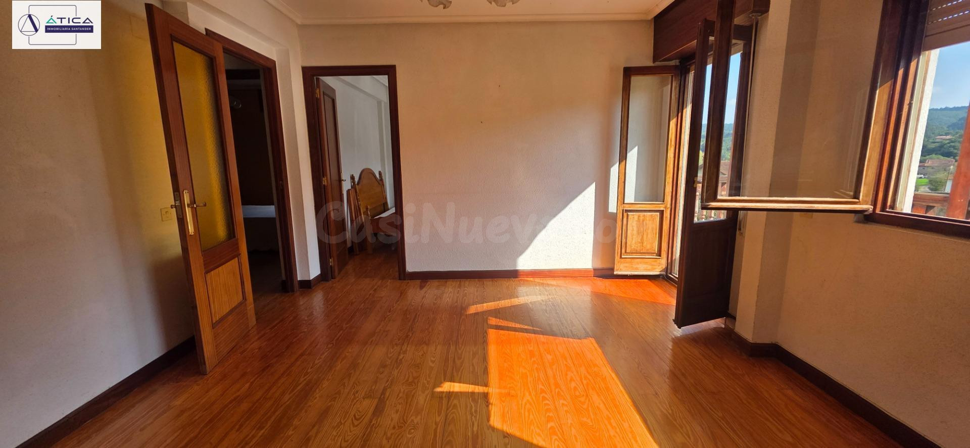 Amplia Casa de Pueblo en Bárcena de Cicero con Terreno y Vis - foto 4