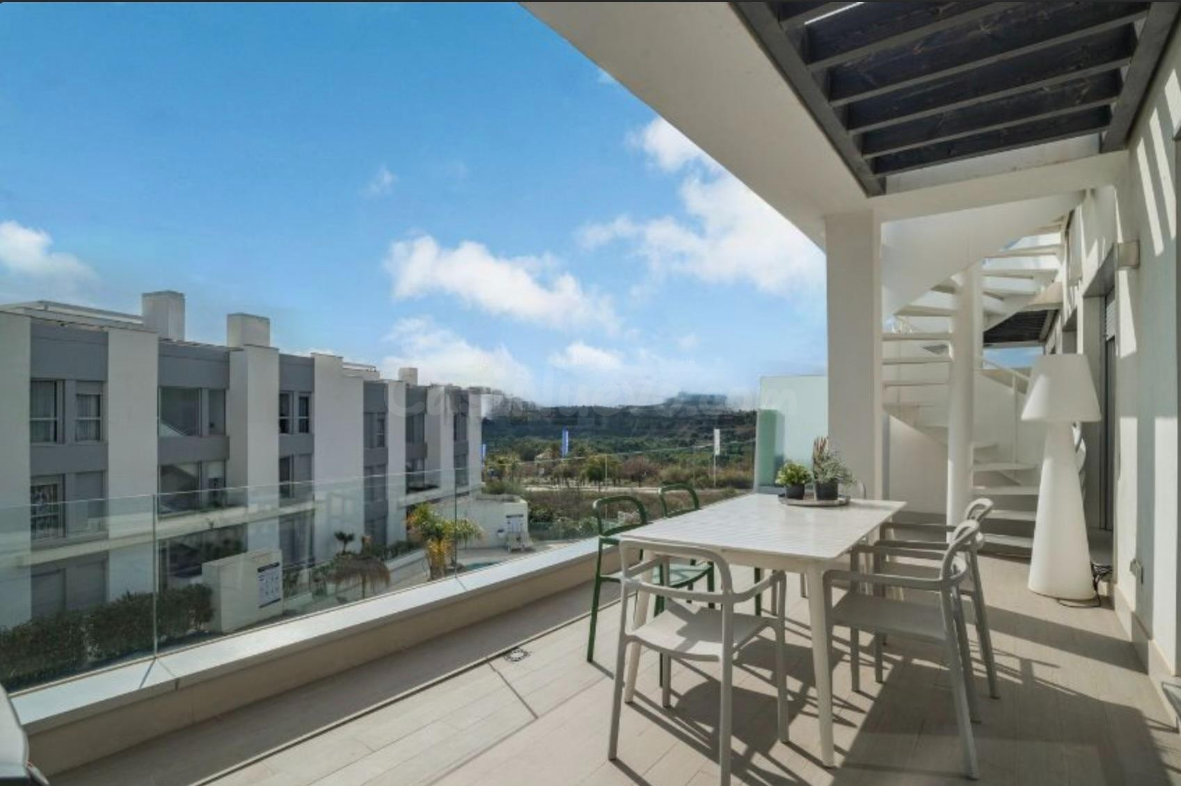 Un residencial que  con apartamentos de lujo en el residencial,