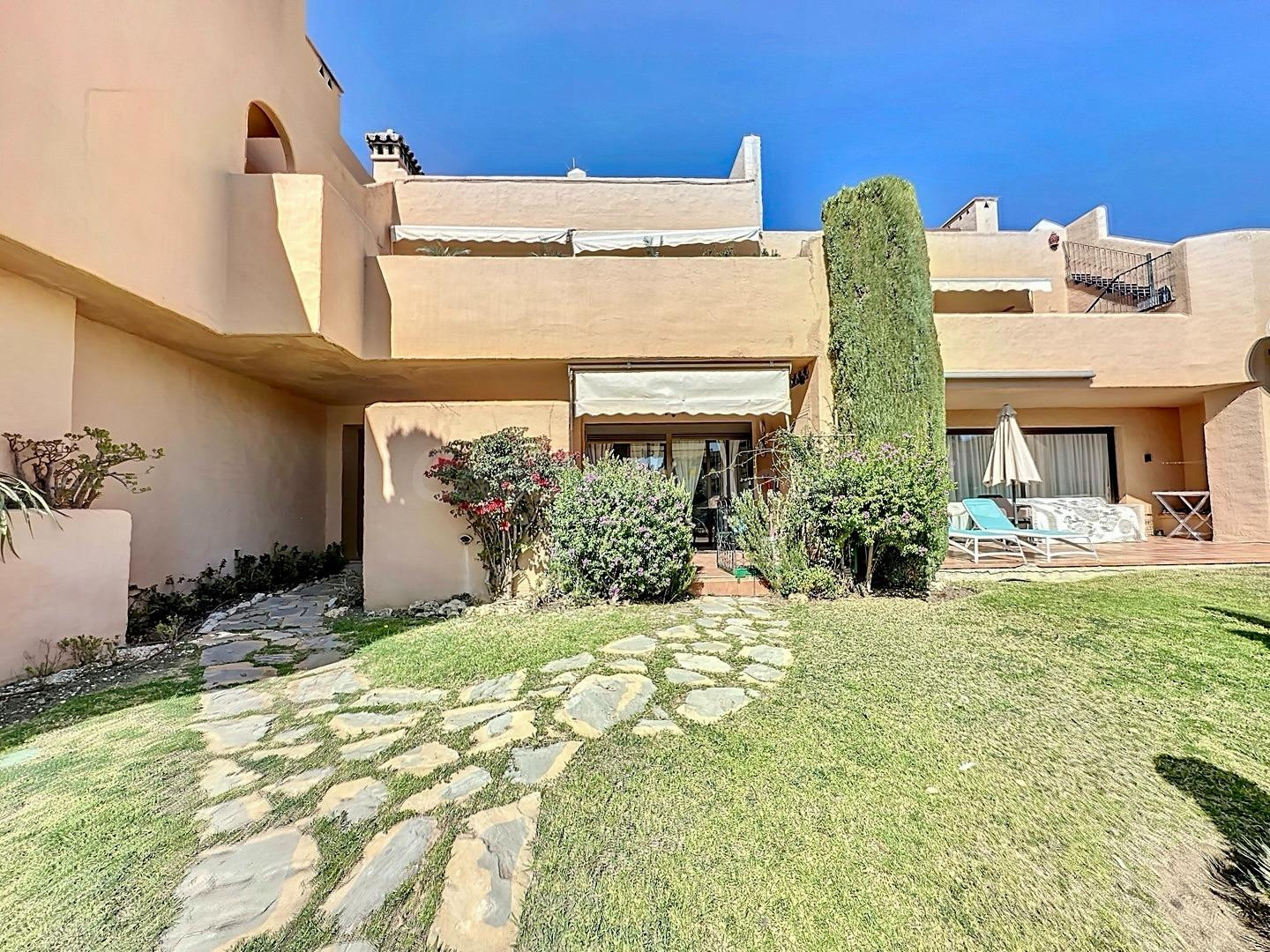 Amplio y acogedor apartamento al lado del Campo de Golf Atalaya.