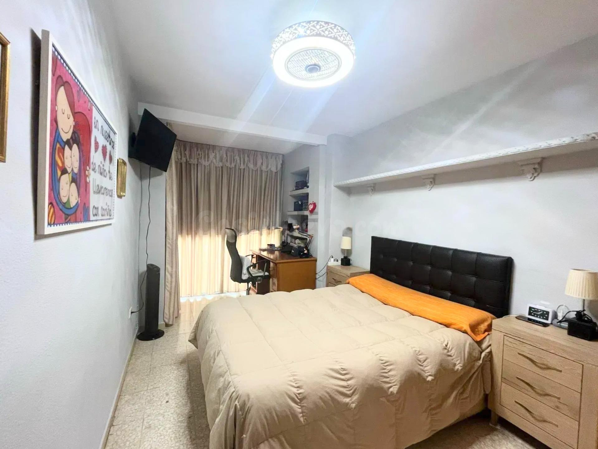 ¡Gran oportunidad a solo 5 minutos a pie del Puerto Deportivo y la playa de Estepona!