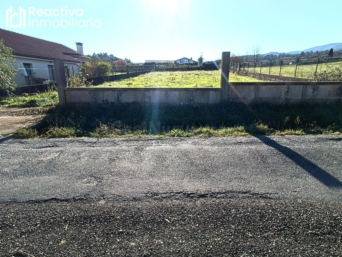 Terreno urbano de 970 m2 en Brión