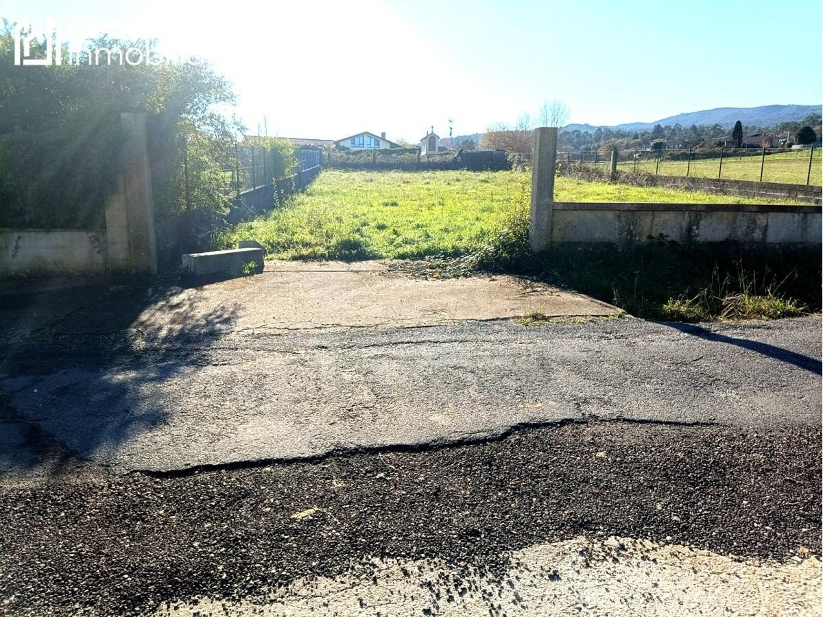 Terreno urbano de 970 m2 en Brión - foto 2