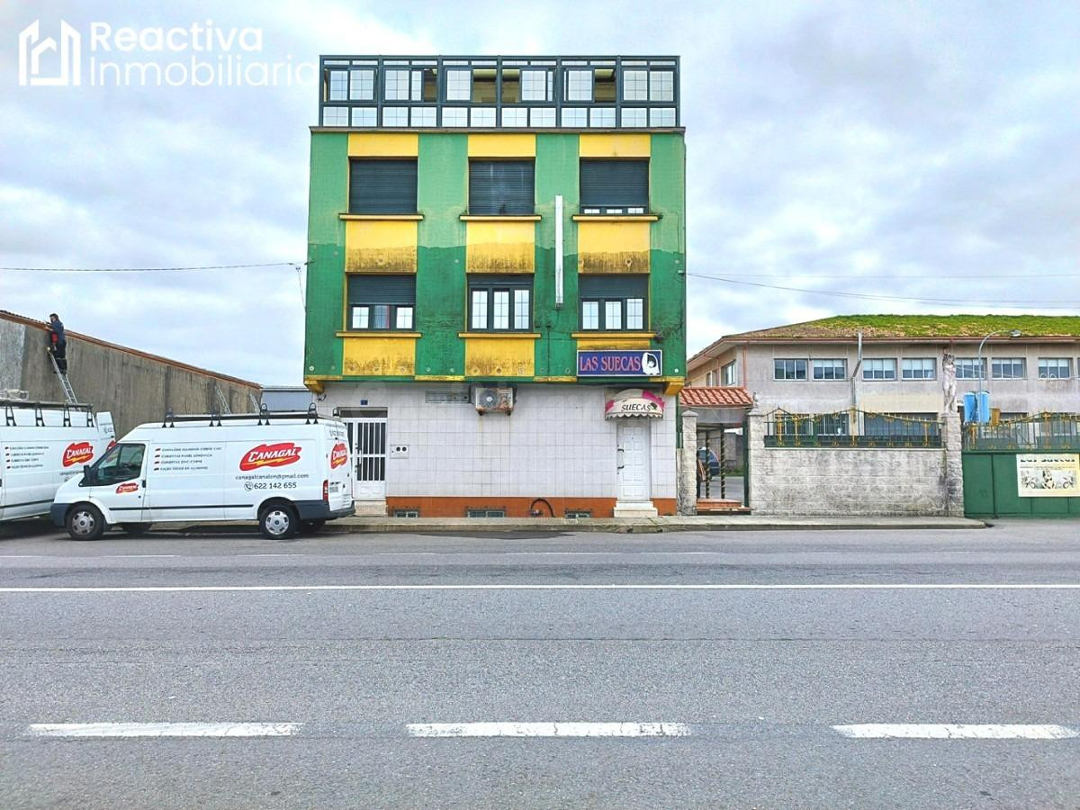 Casa de 4 plantas + sótano, con zona de parking de 500 m2
