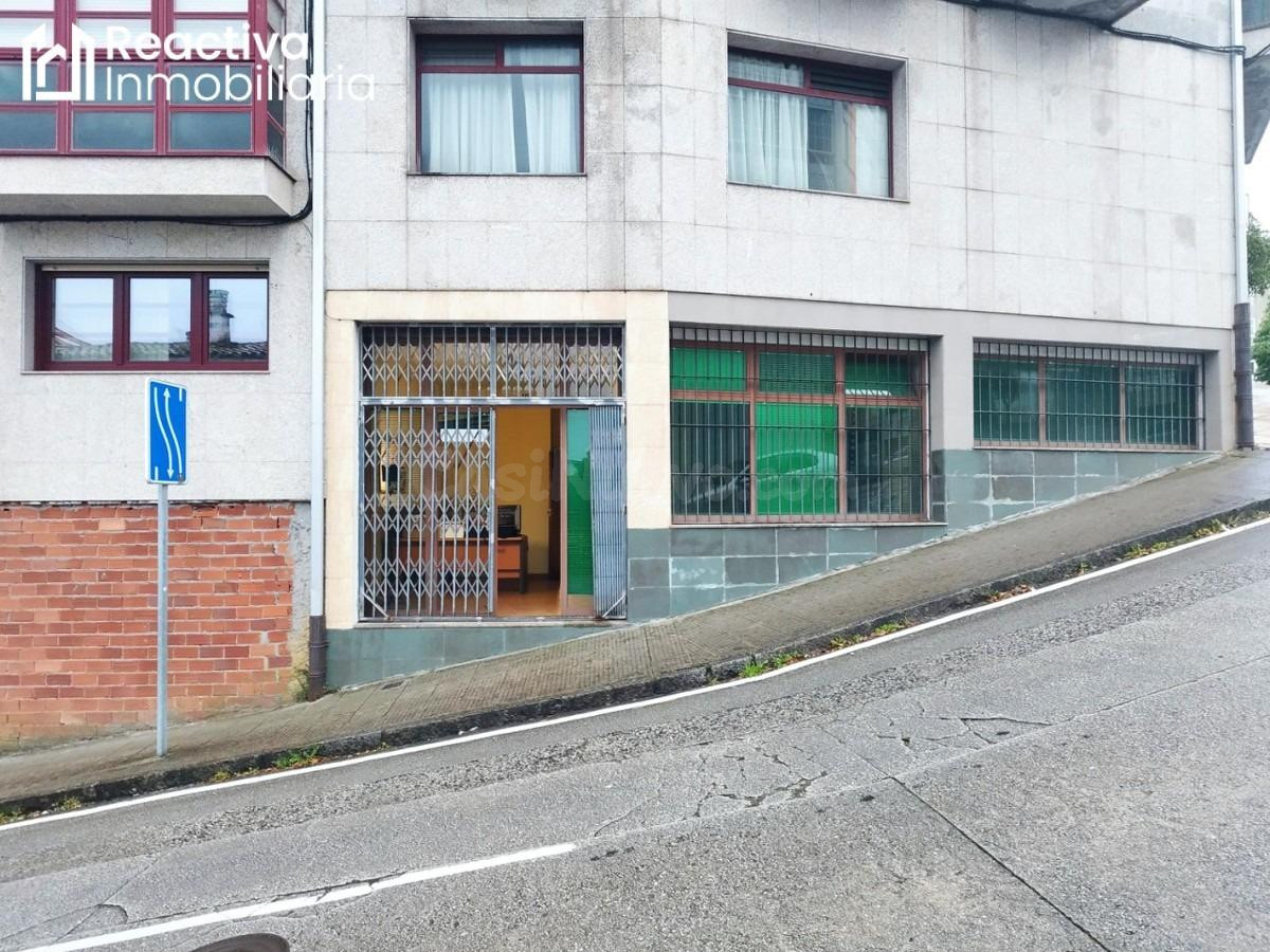 Bajo de oficinas + 2 plazas de garaje en Santiago, zona de Santa Marta