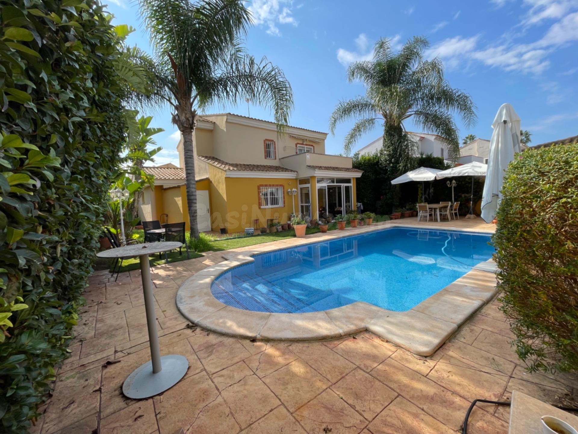 🏡 Chalet independiente con piscina en una de las mejores urbanizaciones de Llíria