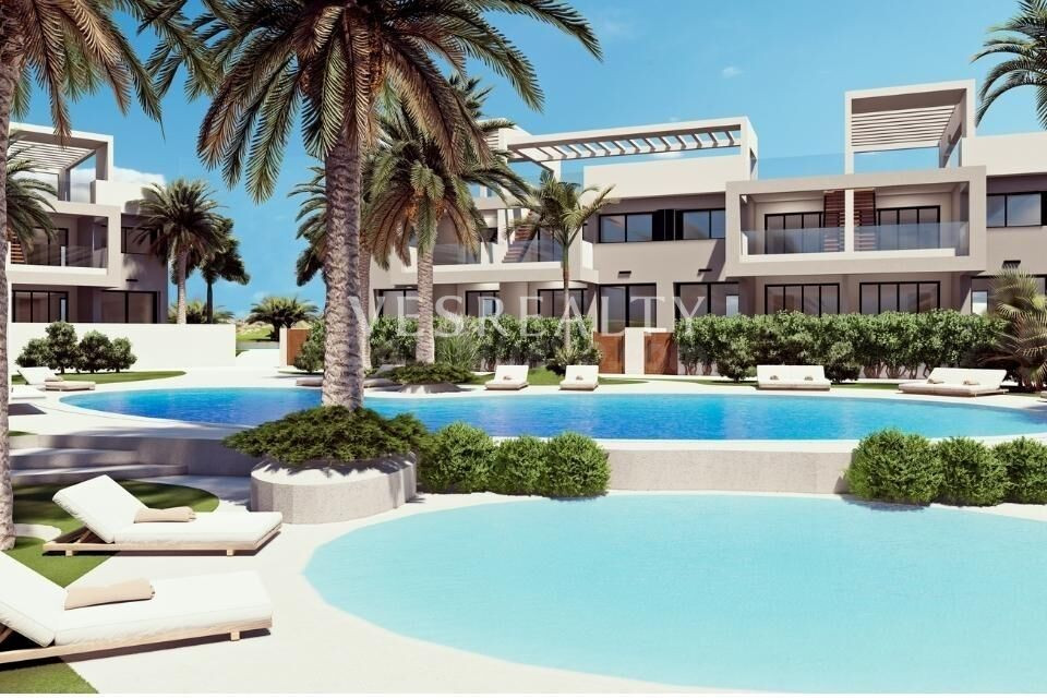 Bungalow en Torrevieja con excelentes instalaciones en urbanización completa