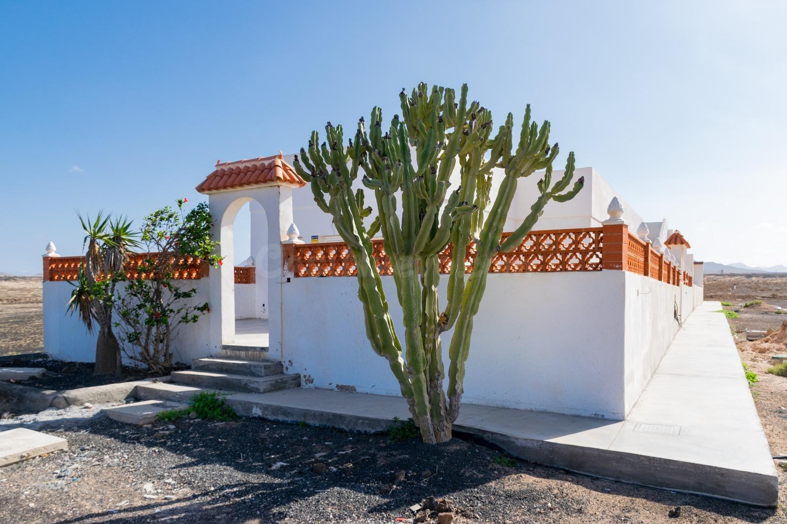 Gran Chalet en el Marquesado con piscina, pista de tenis y cuadras