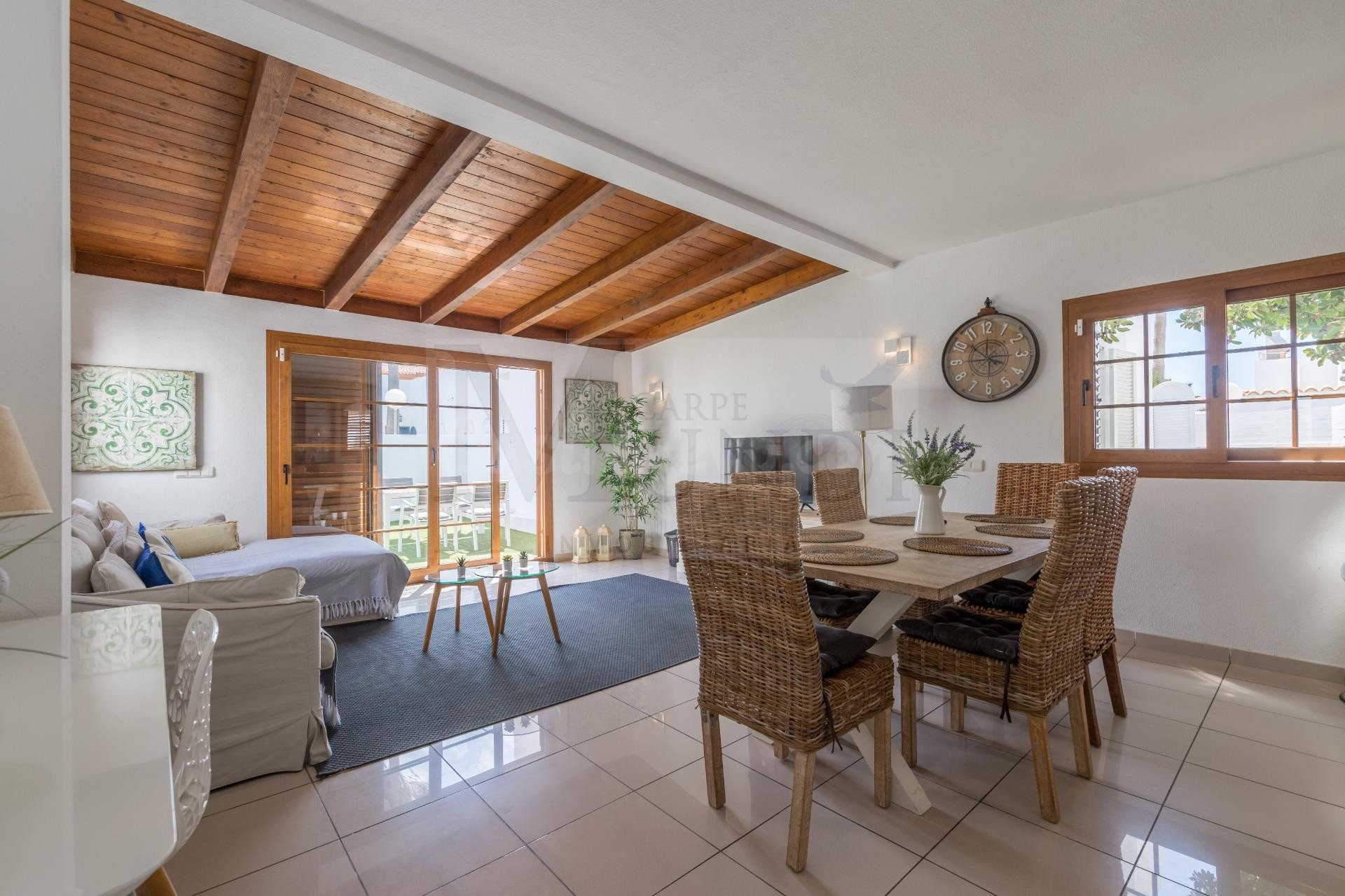 Exclusivo Chalet-Villa en segunda línea de mar con terraza privada y vistas al Océano