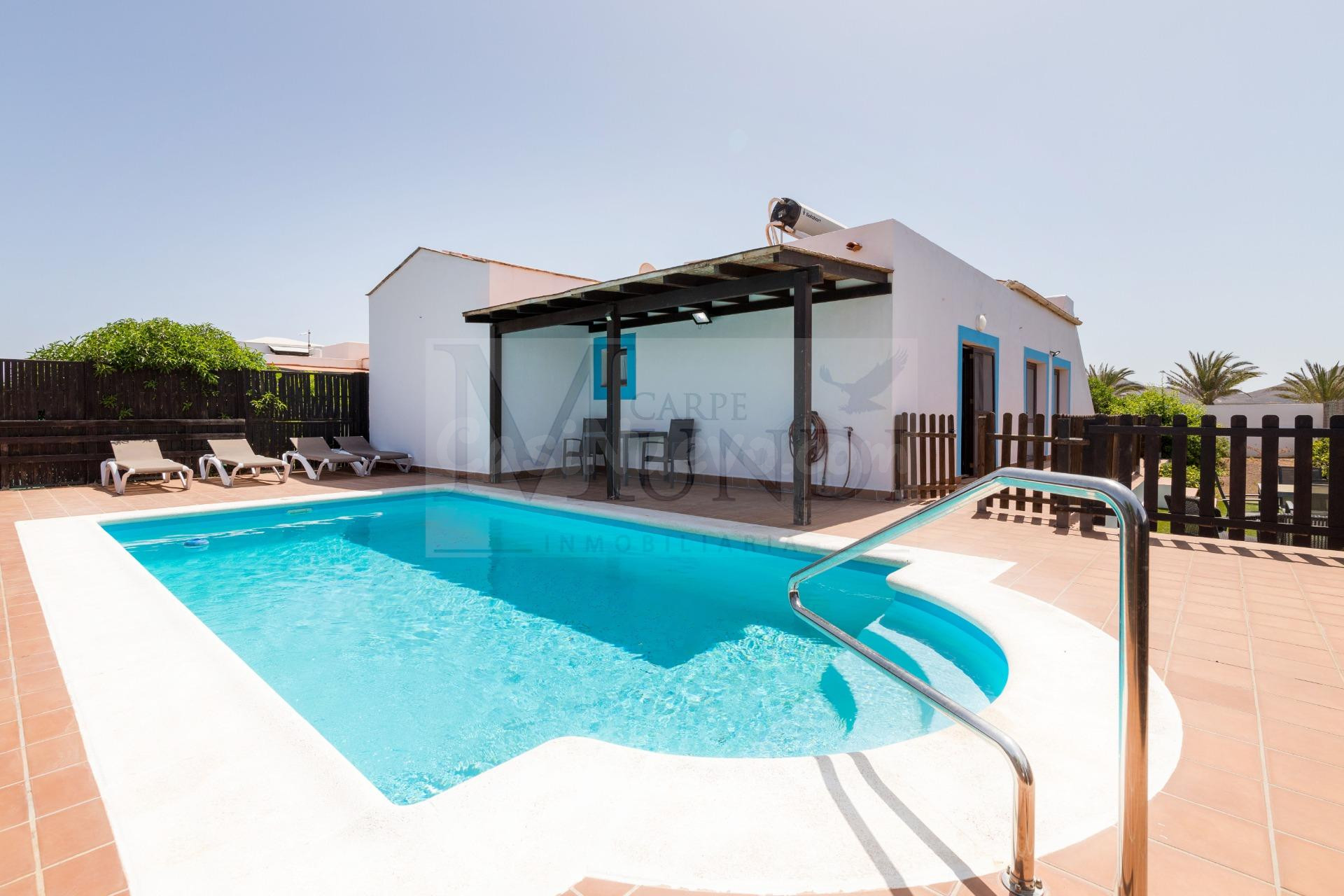 CHALET CON PISCINA PRIVADA EN VILLAVERDE – AMPLIA PARCELA Y JARDÍN