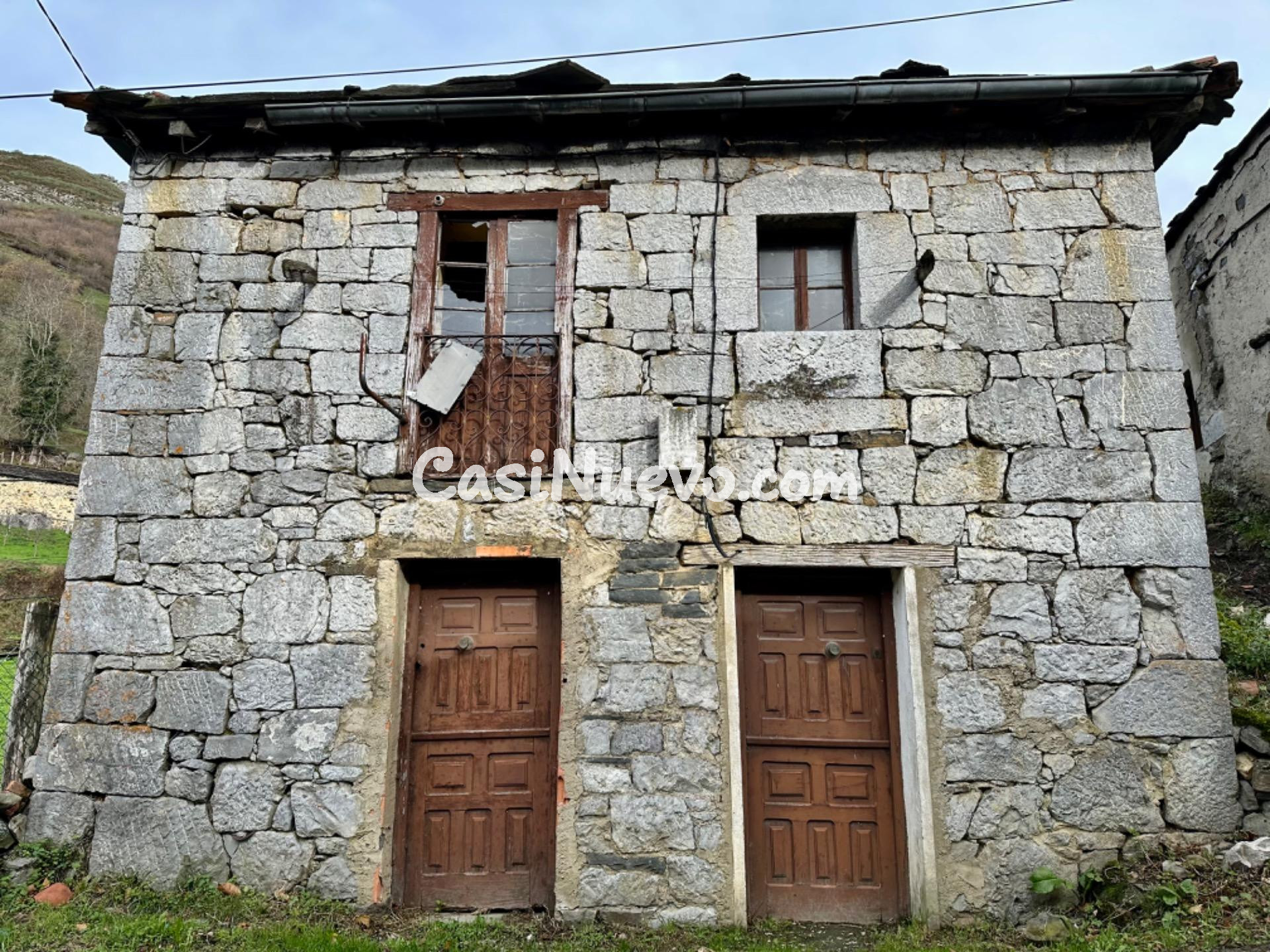 CASA DE PIEDRA PARA REFORMAR EN EL PUEBLO DE RIOALLER, PRINC